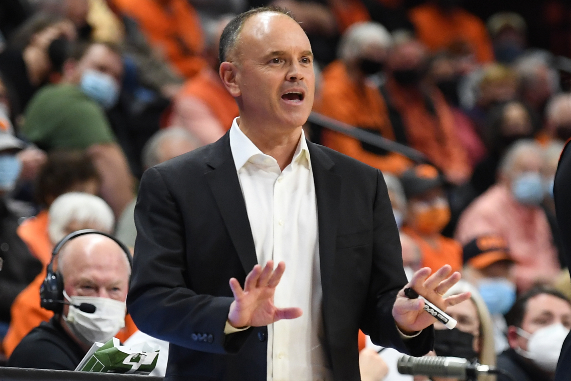 Details of Oregon State women's basketball coach Scott Rueck's updated  10-year contract 