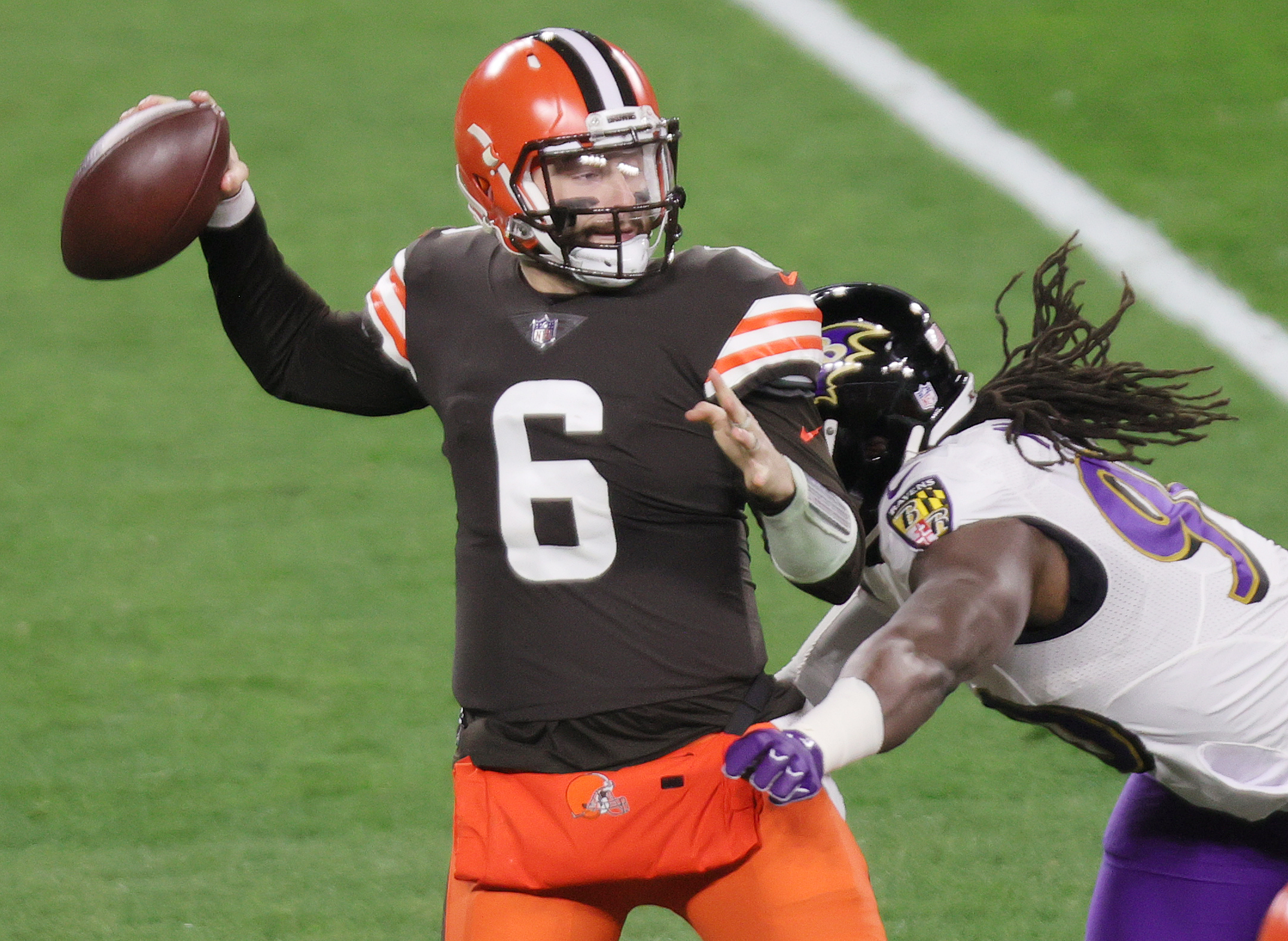 Watch Kareem Hunt catch a 22-yard TD pass from Baker Mayfield with 1:04  left to tie Baltimore 