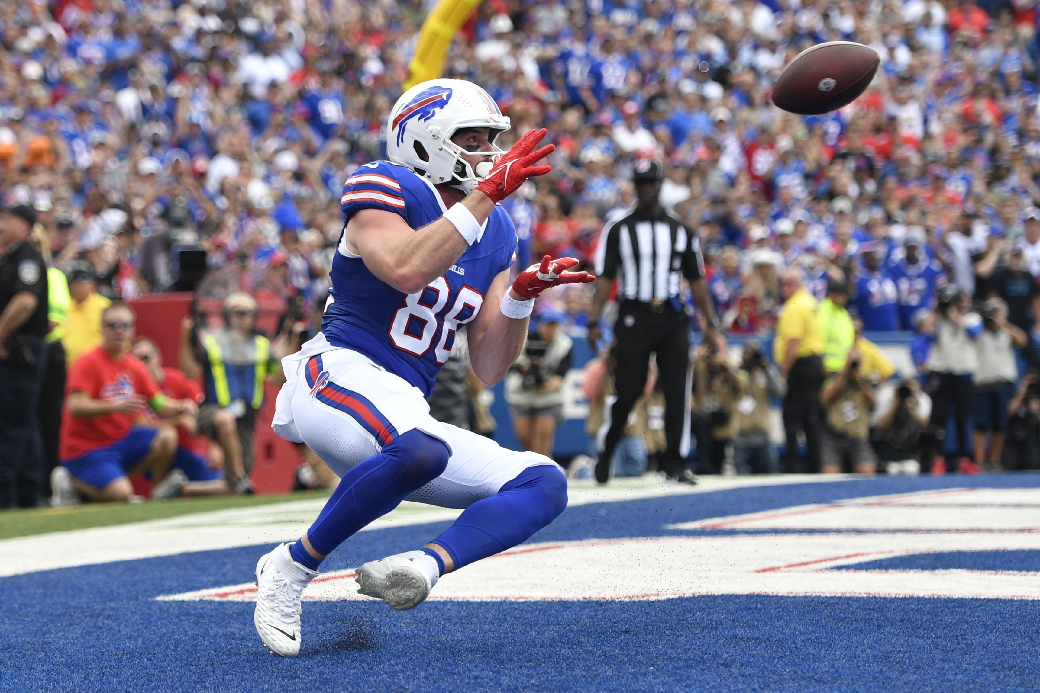 Las Vegas Raiders cornerback Nate Hobbs (39) during the first half of an  NFL football game against the Buffalo Bills, Sunday, Sept. 17, 2023, in  Orchard Park, N.Y. (AP Photo/Adrian Kraus Stock