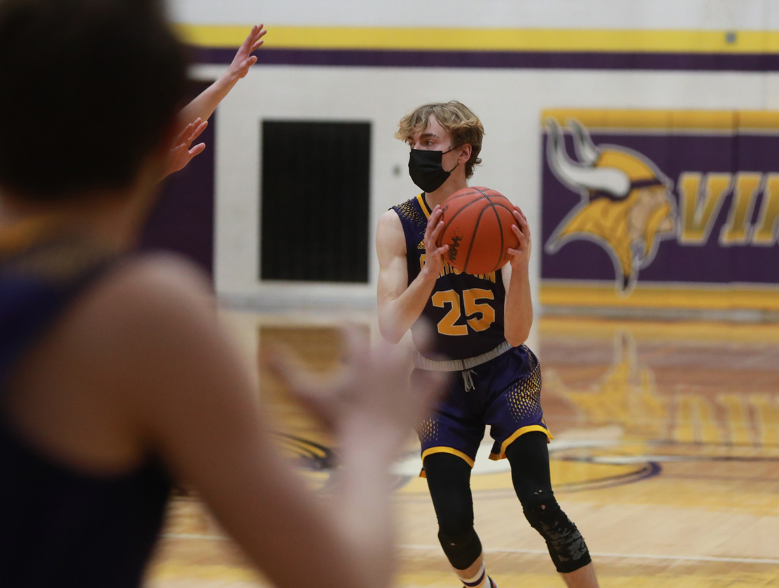 Schoolcraft defeats Kalamazoo Christian to win the division 3 regional