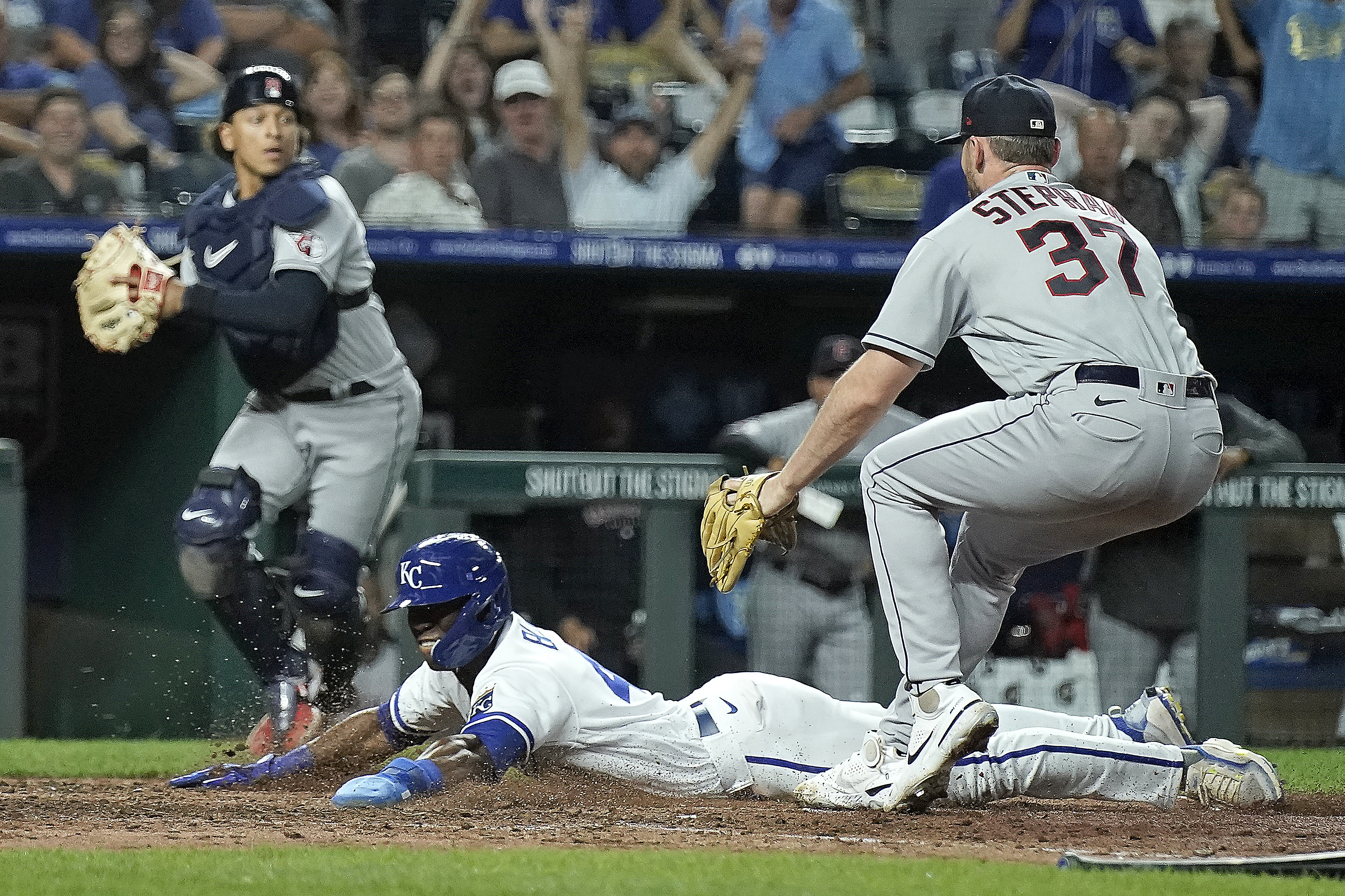 Guardians catcher Bo Naylor completes crazy 360 highlight throw