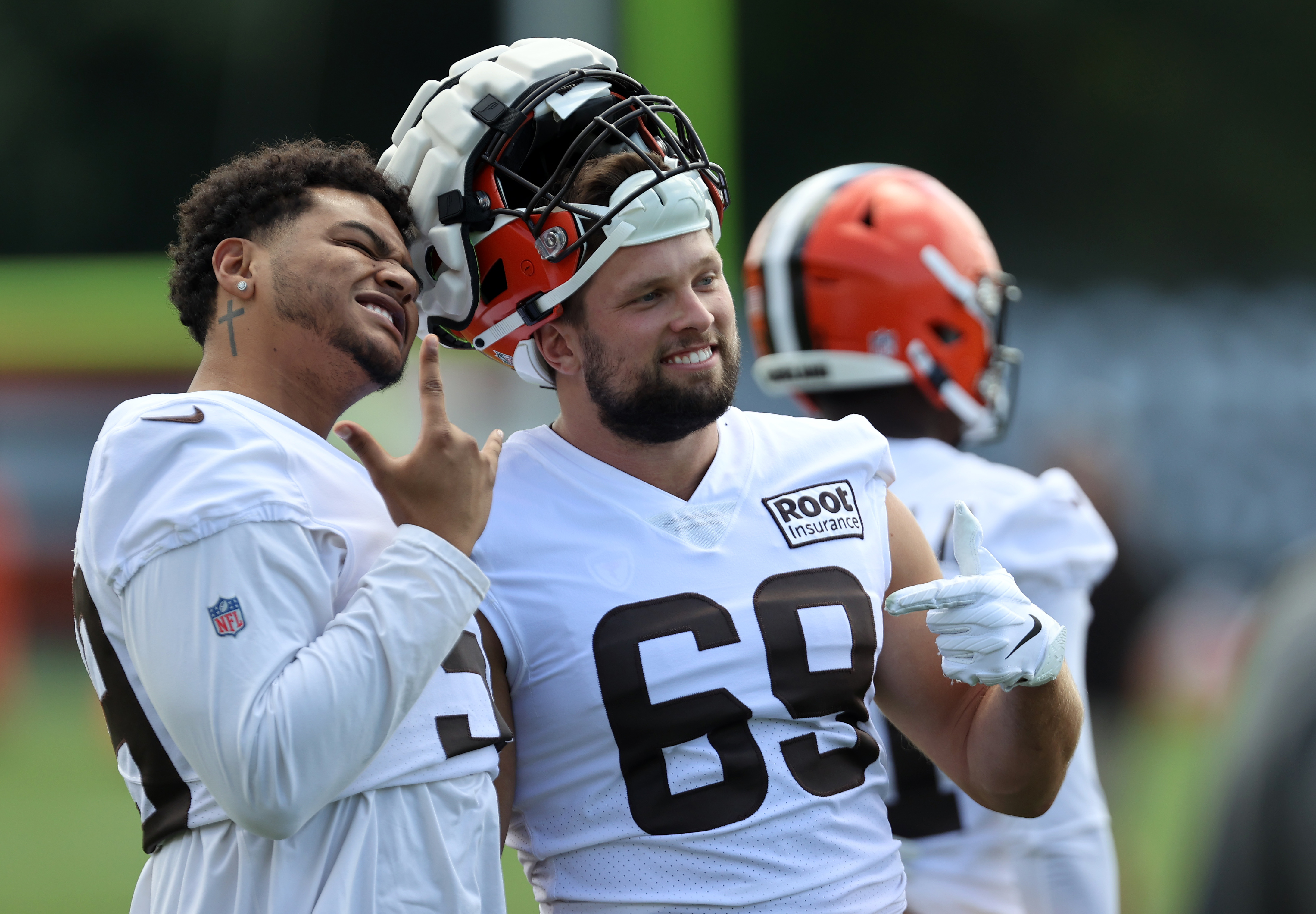 Cleveland Browns defensive end Chase Winovich, 2022-2023 season