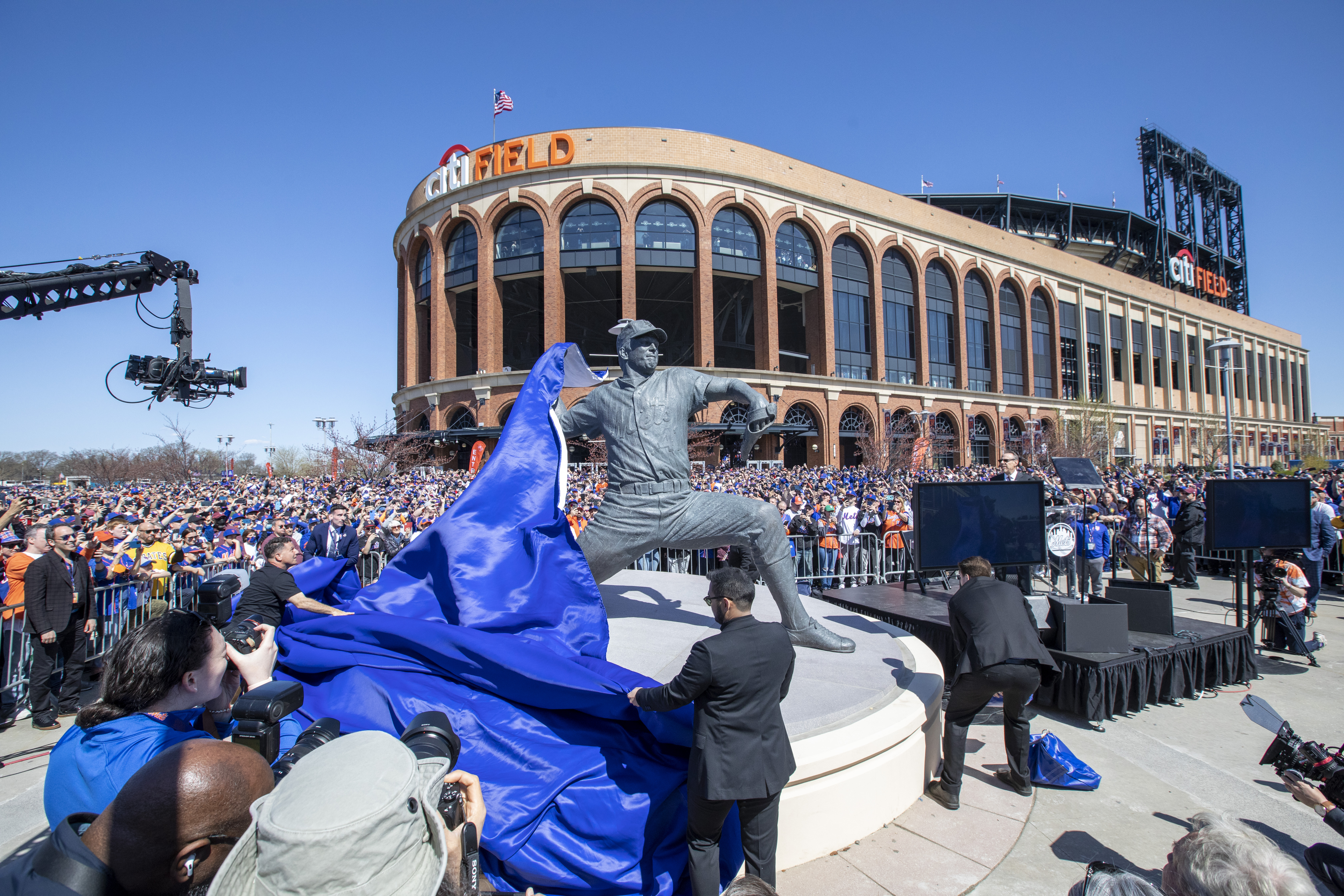 Mets delay unveiling of Seaver statue to opening day 2022