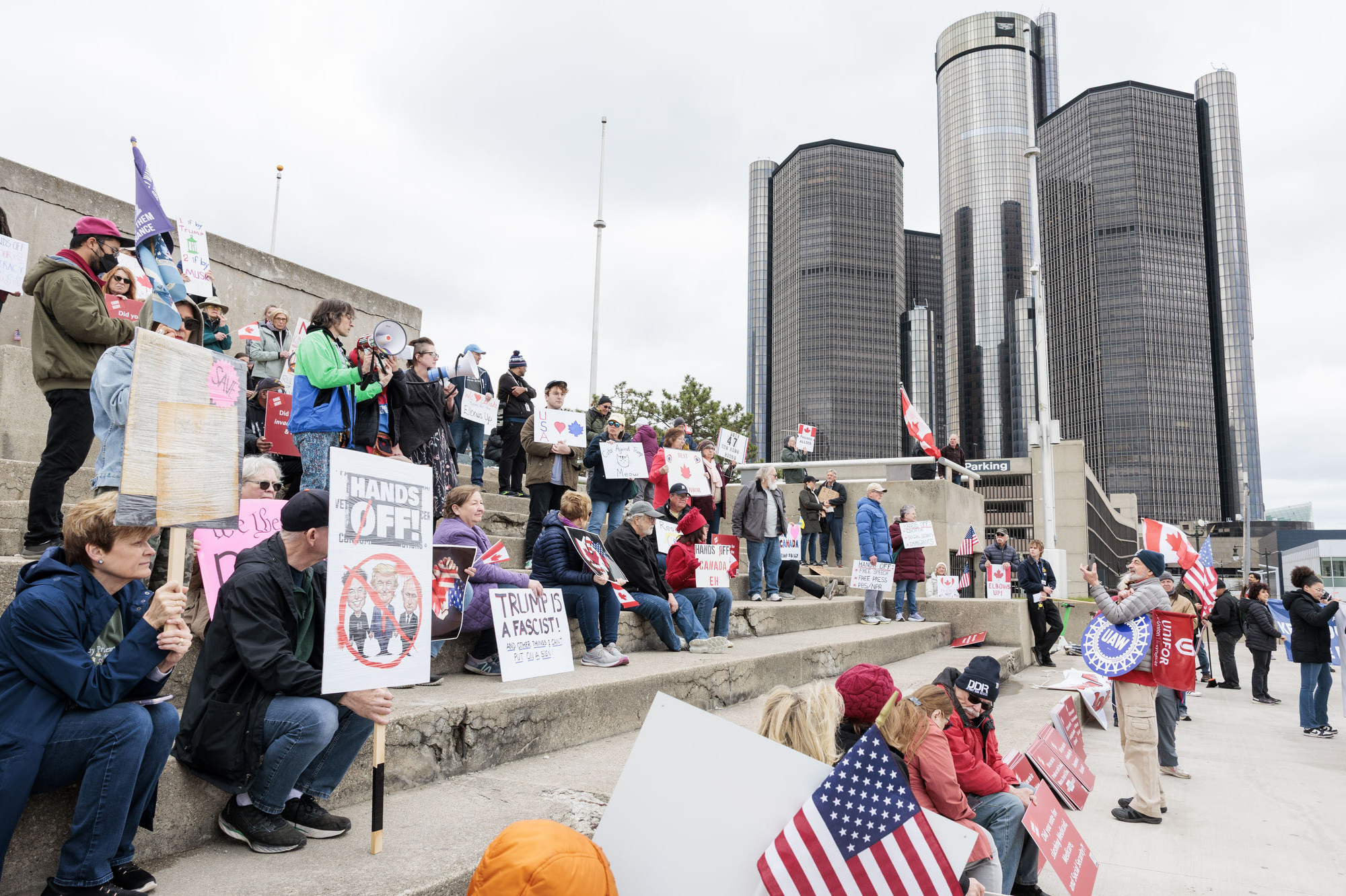 Protesters support US - Canada relations, decry Trump administration at ...