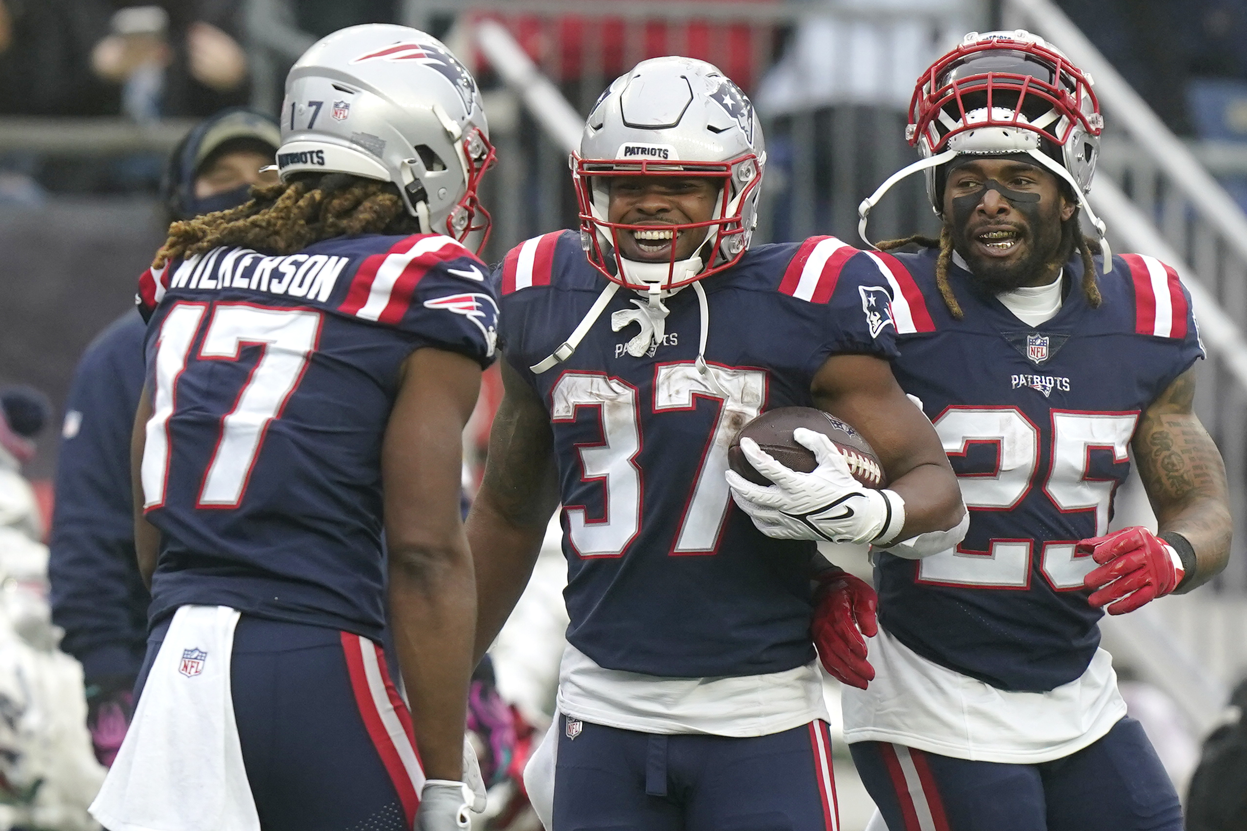 Patriots earn playoff berth, beat Jaguars 50-10