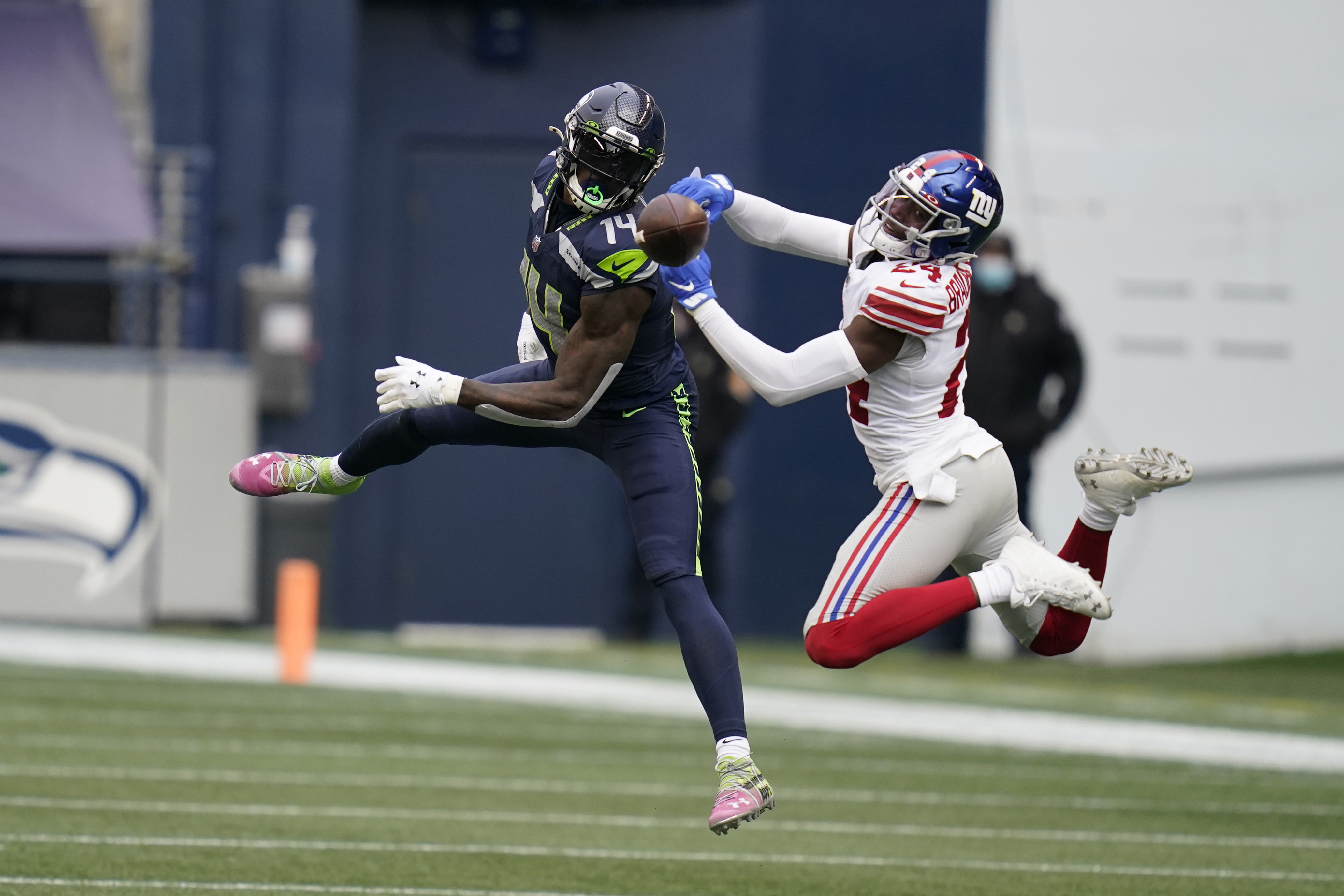 Los Angeles Chargers vs. Dallas Texans. Charlie McNeil runs with the  News Photo - Getty Images