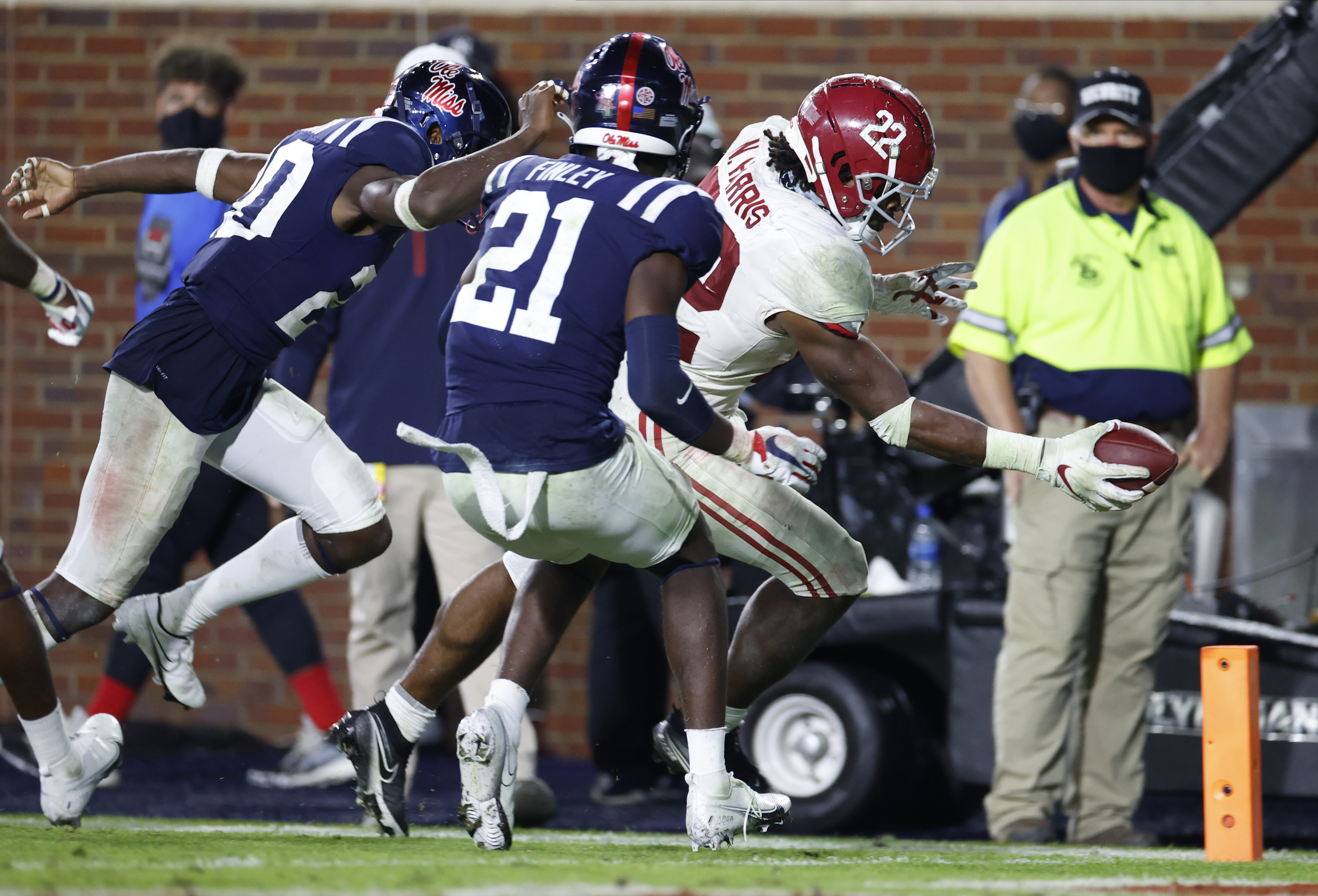 Alabama vs. Auburn: John Metchie III's 2-pointer walks off Iron Bowl