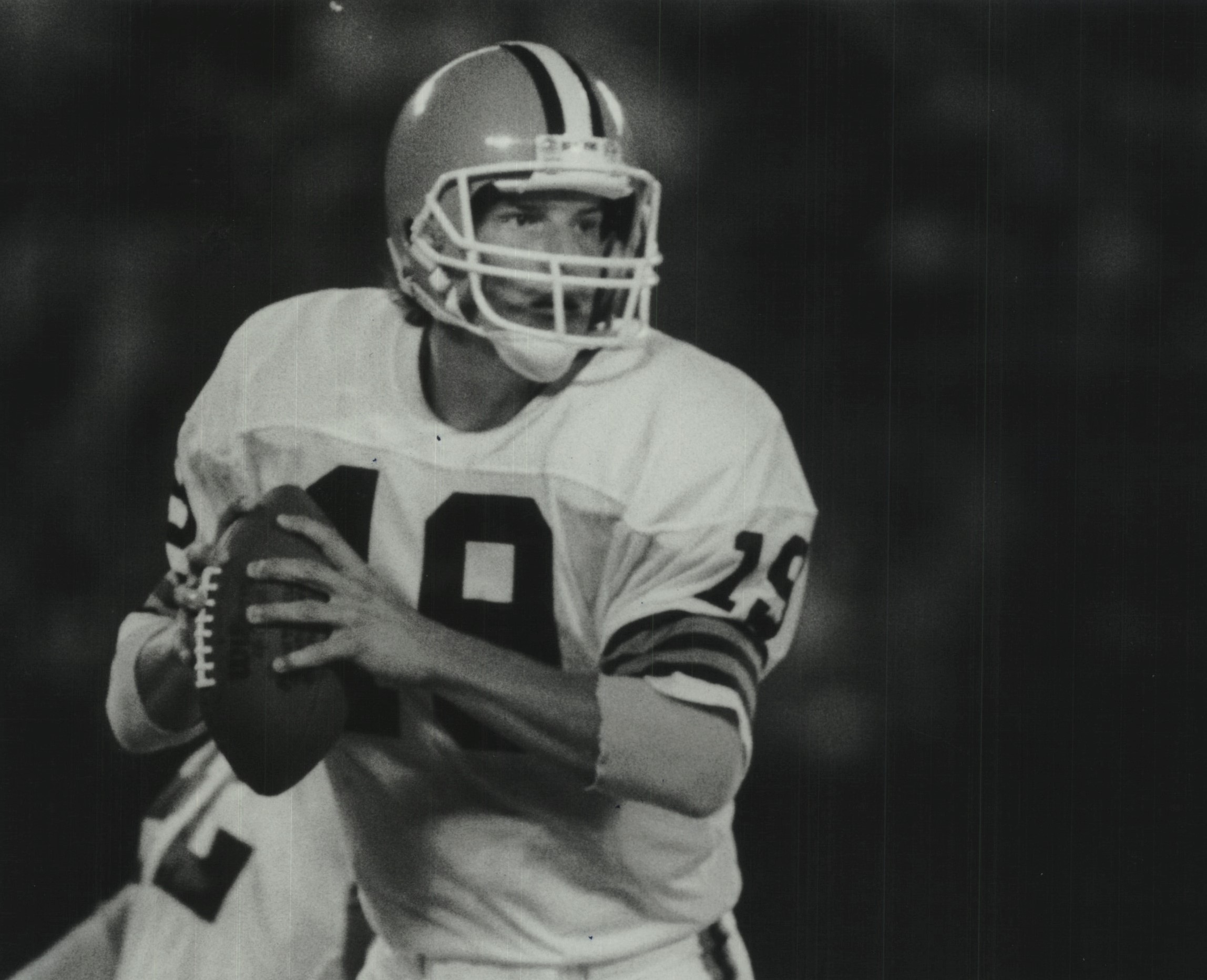 Cleveland Browns - #NationalSunglassesDay with Bernie Kosar