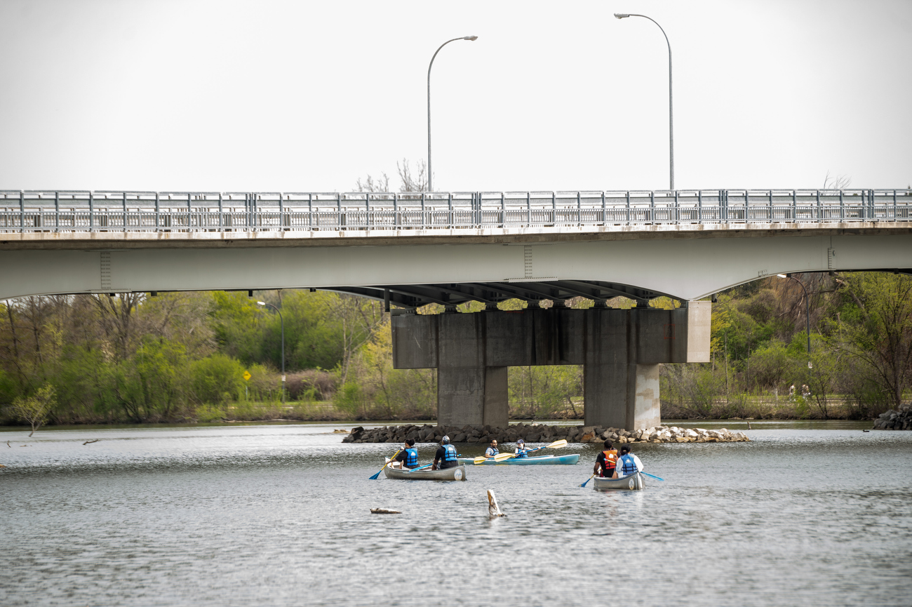 Warm weather draws kayakers, canoers to Gallup Park Canoe Livery