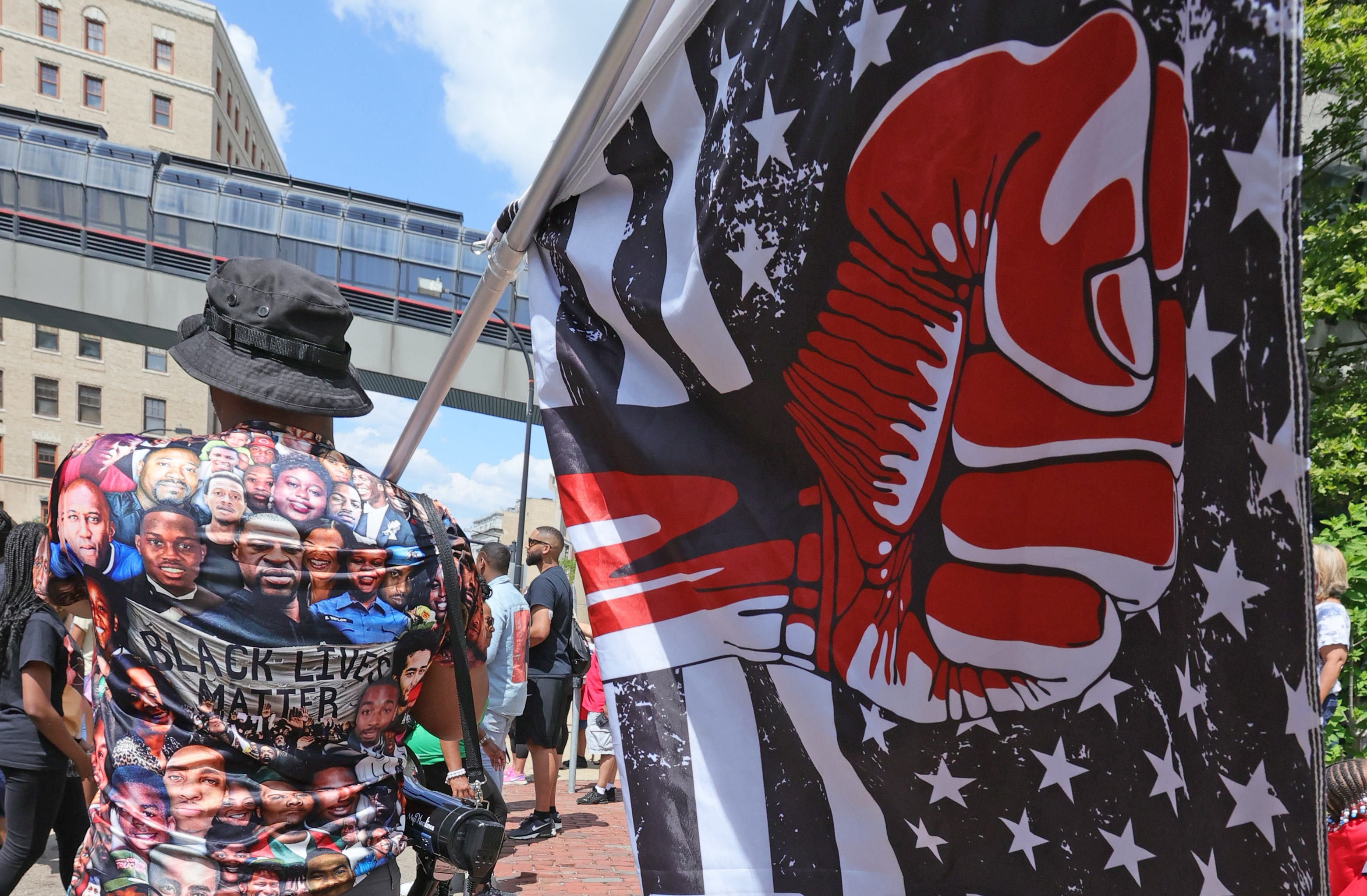 Browns fans exemplify the word 'trashy' with bizarre and offensive Deshaun  Watson shrine at tailgate