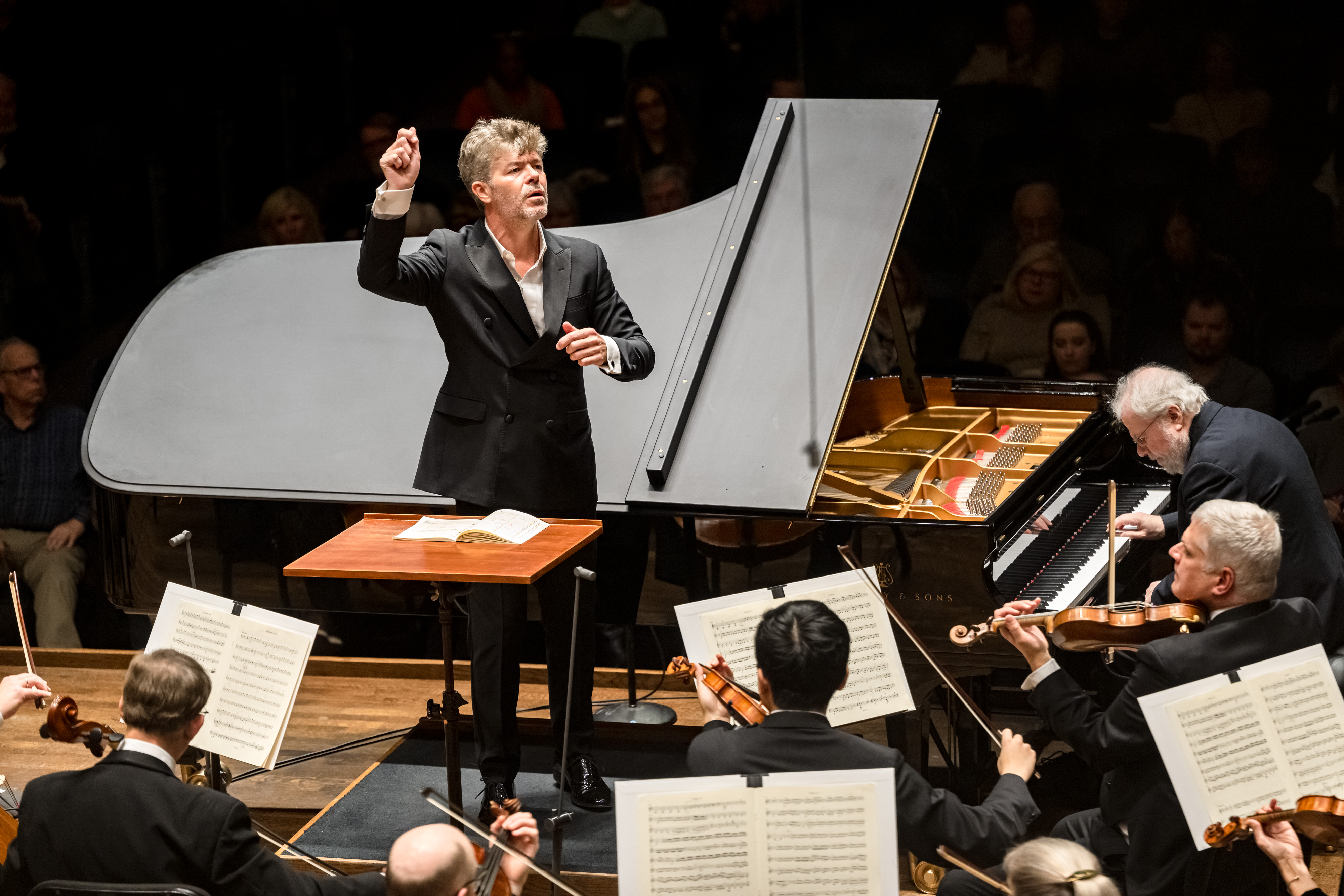 Cleveland Orchestra delivers a stirring night of Shostakovich
