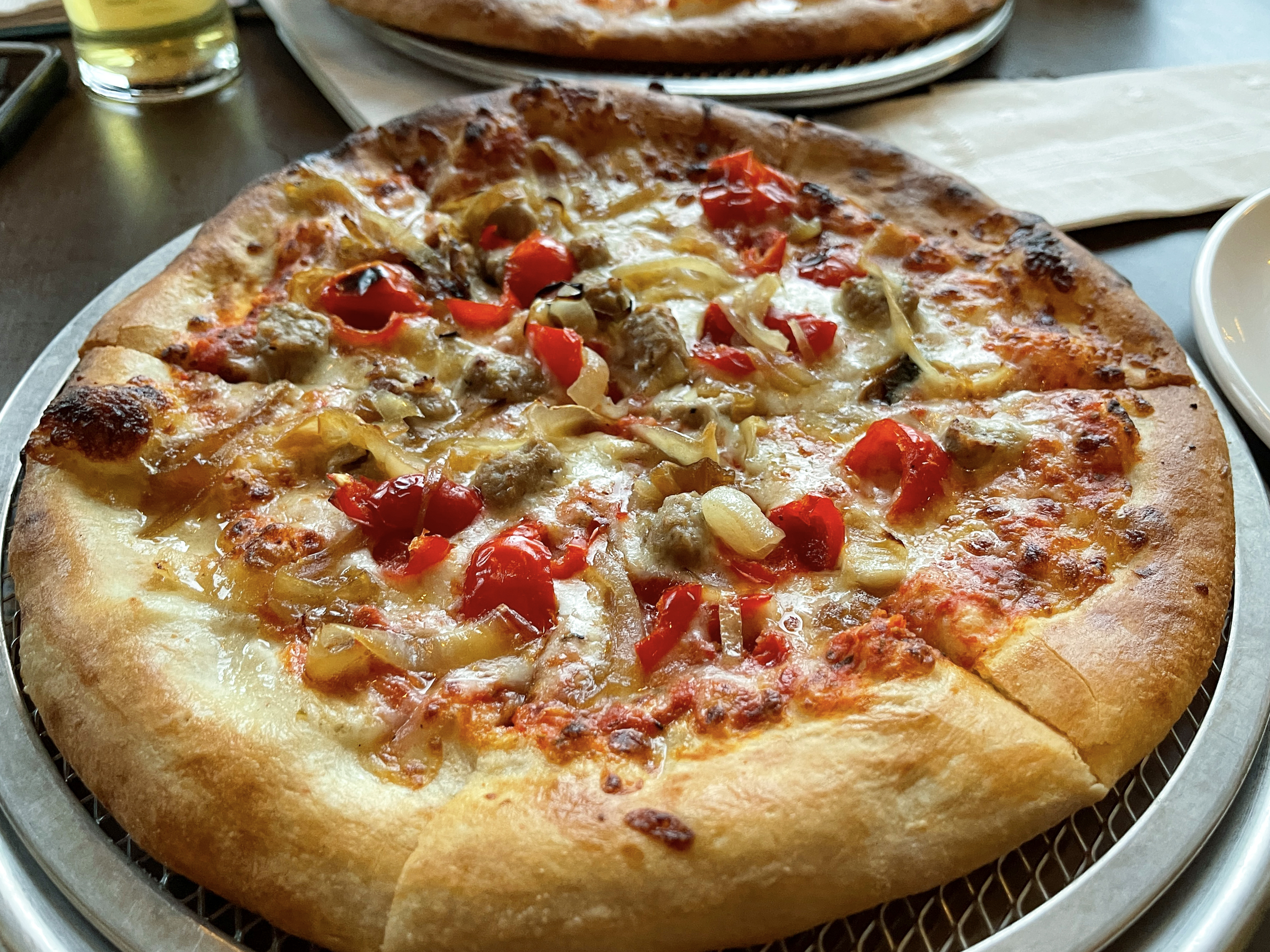 Chasing tables and pizzas at Meier's Creek Brewing Co.'s taproom