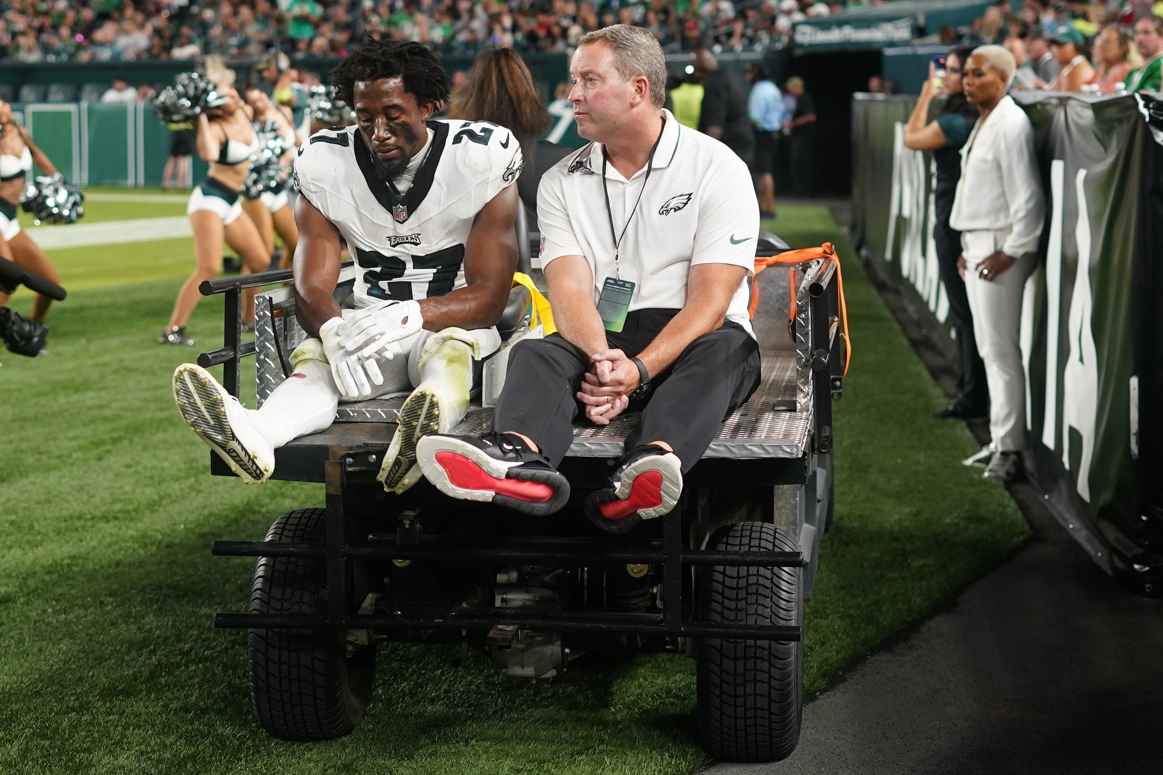 Eagles' starting offensive lineman exits the game with a foot injury 