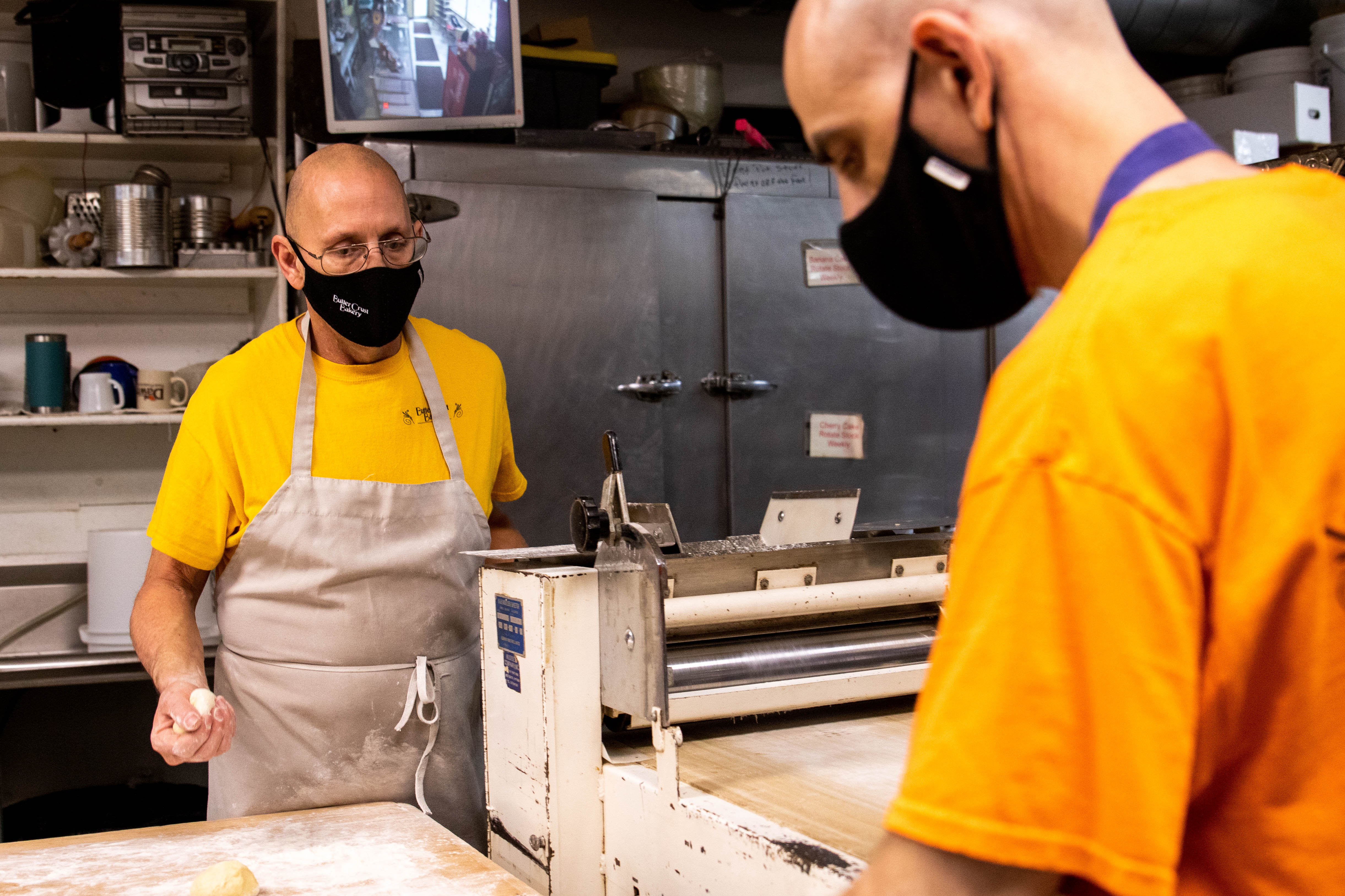 Butter Crust Bakery prepares hundreds of Paczkis for 'Fat Tuesday'