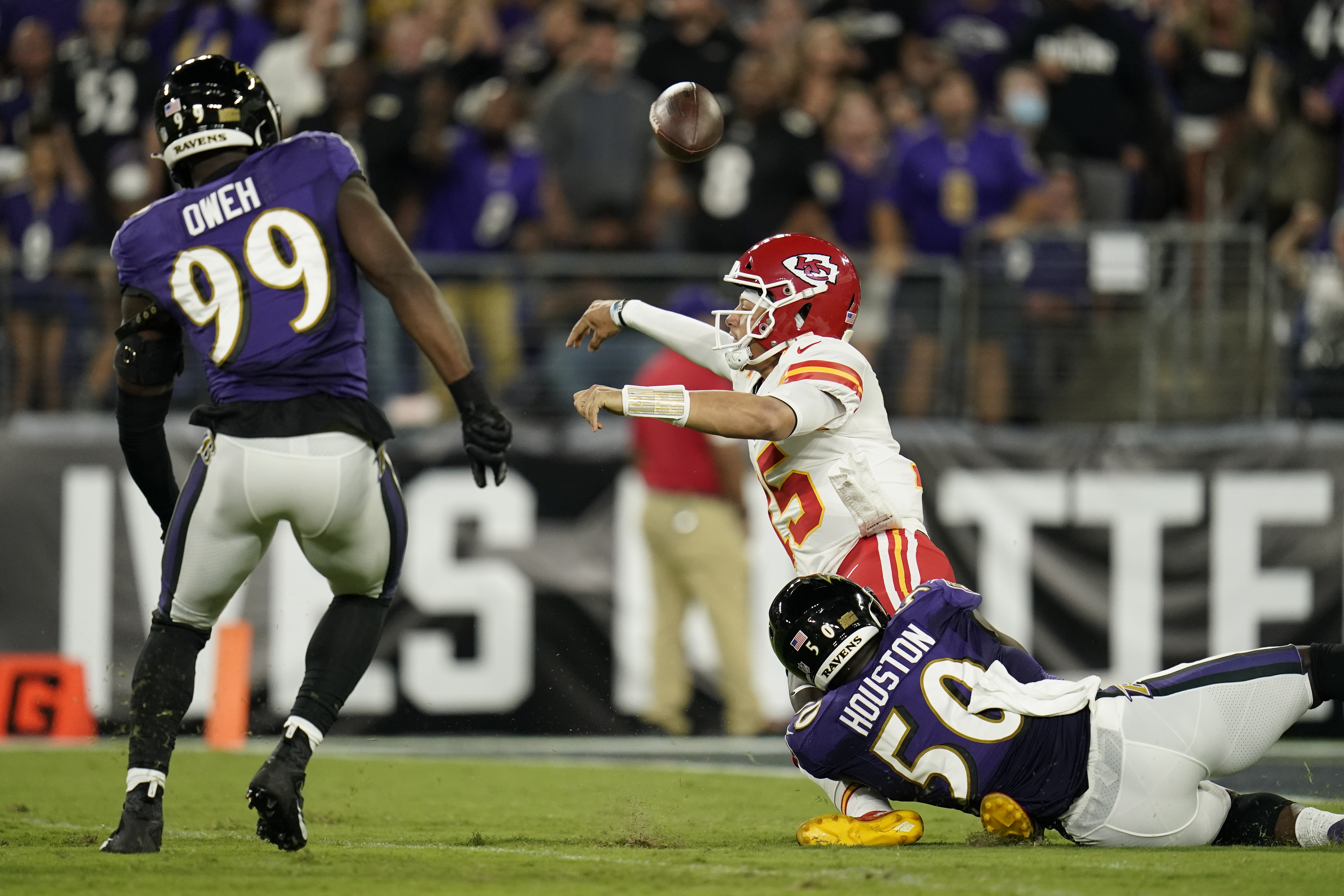 Lamar Jackson finally beats Patrick Mahomes as Ravens win thriller