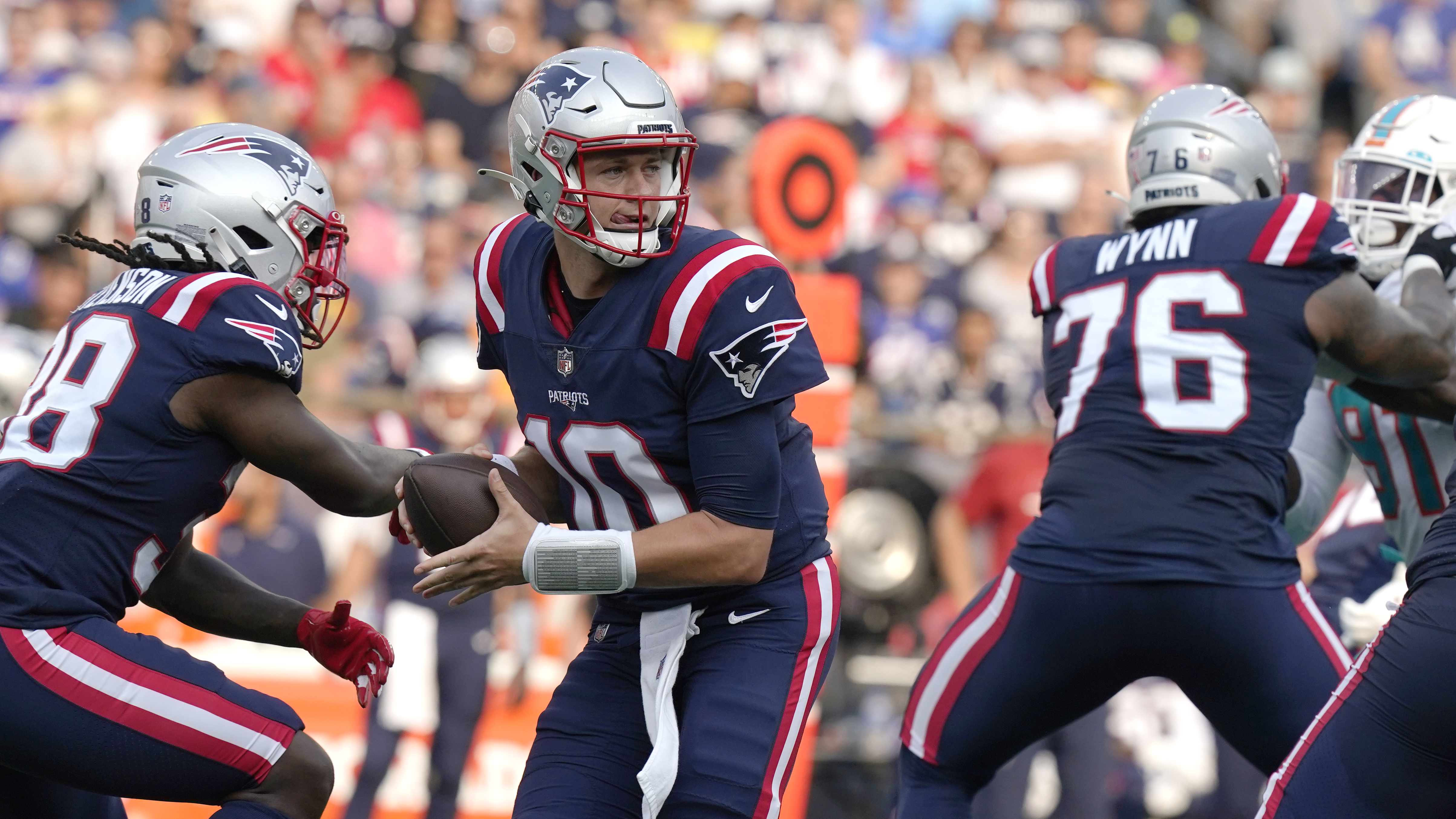 How Mac Jones' Patriots debut stacked up against Trevor Lawrence, Zach  Wilson and other NFL rookie QBs 