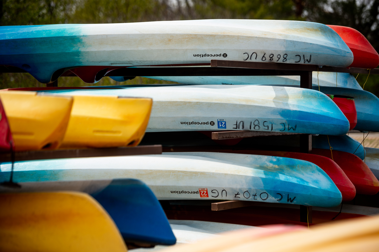 Warm weather draws kayakers, canoers to Gallup Park Canoe Livery
