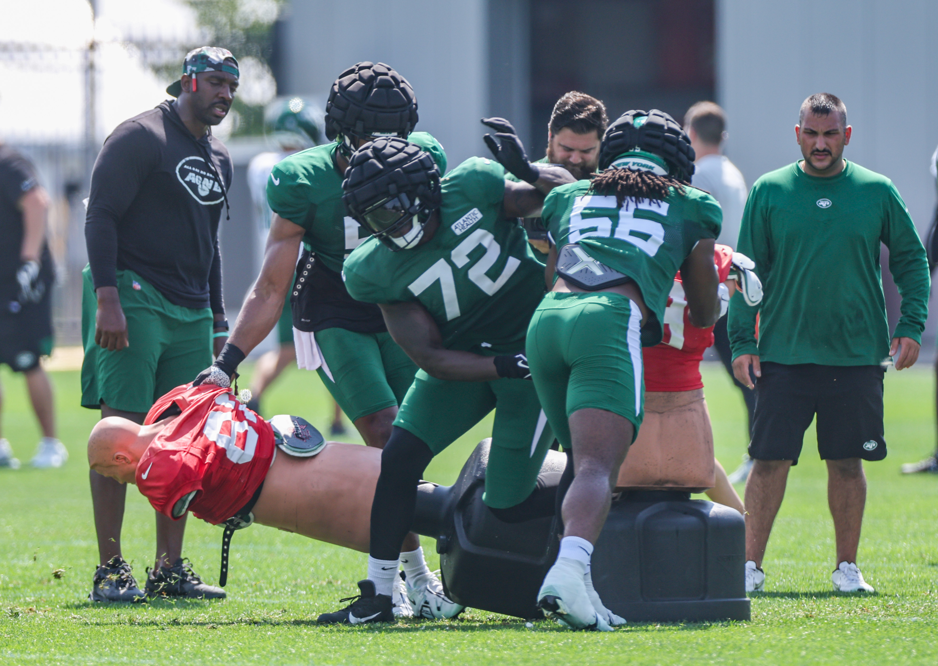 August 3, 2021, Florham Park, New Jersey, USA: New York Jets offensive  guard Alijah Vera-Tucker (75) warmup prior to practice at the Atlantic  Health Jets Training Center, Florham Park, New Jersey. Duncan