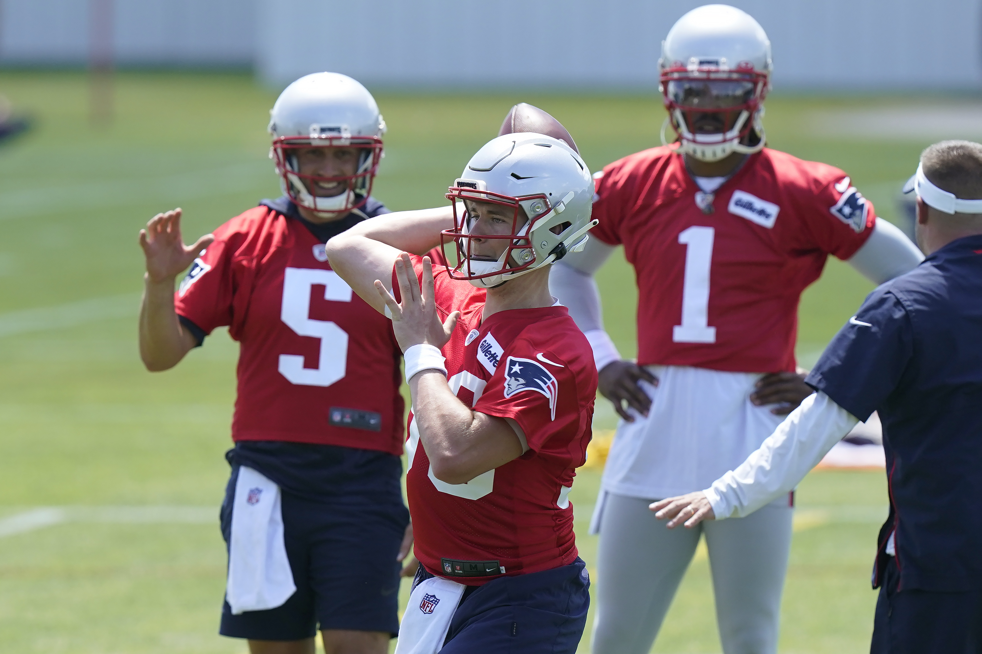 Patriots QB Mac Jones showing 'another level' of leadership in year 2