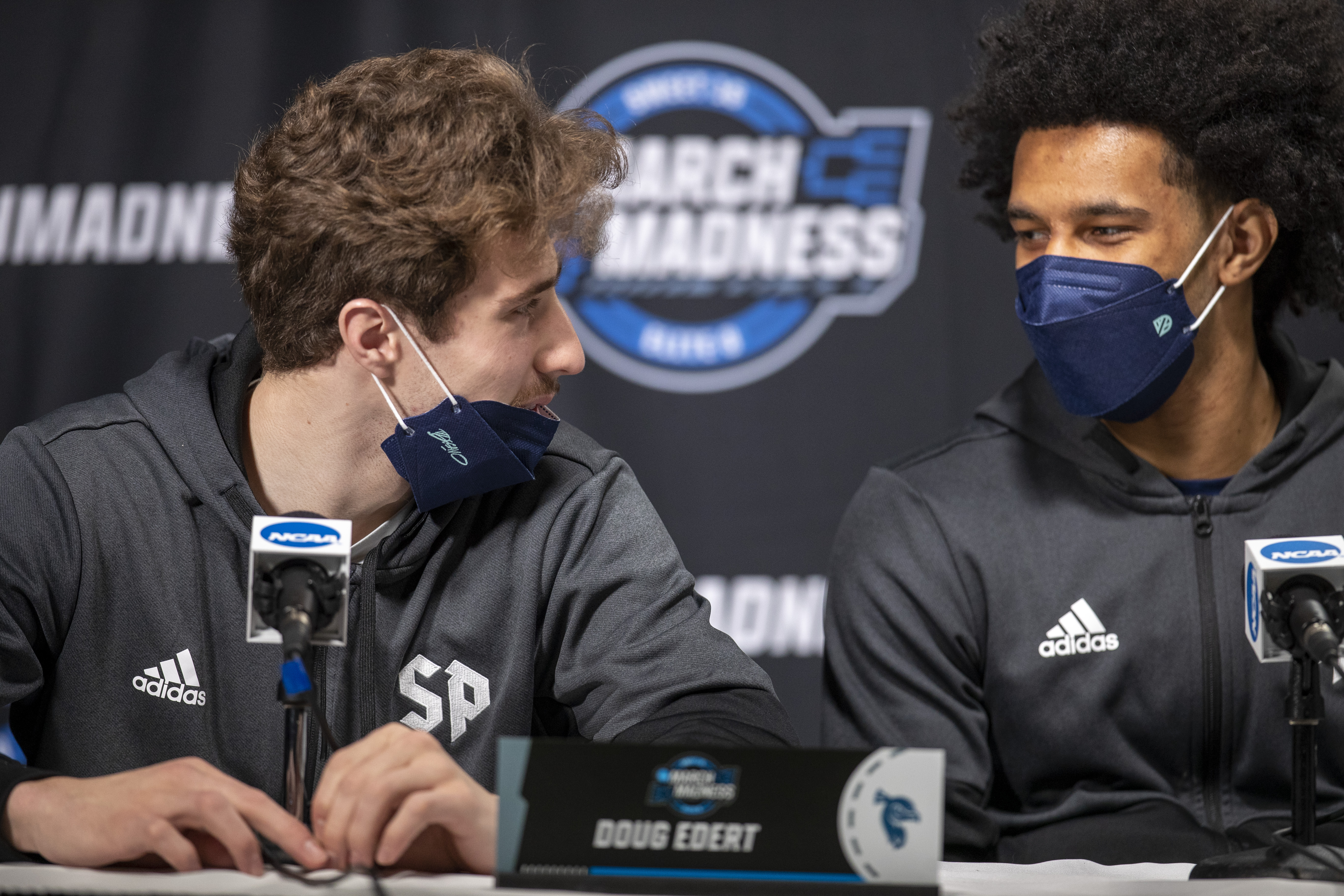 Saint Peter's practice in Philadelphia before Sweet 16 game vs. Purdue ...
