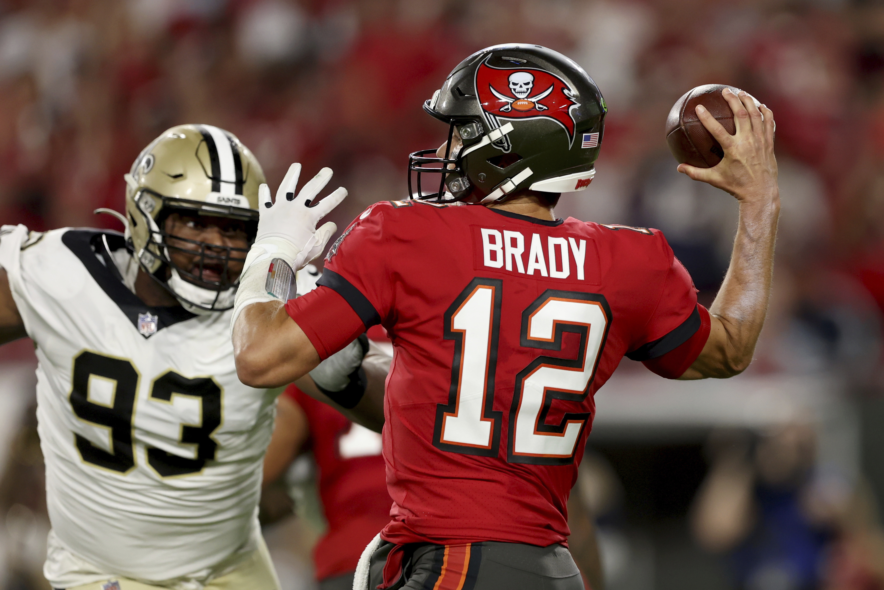 Buccaneers vs Saints: Tom Brady throws tablet to ground, involved