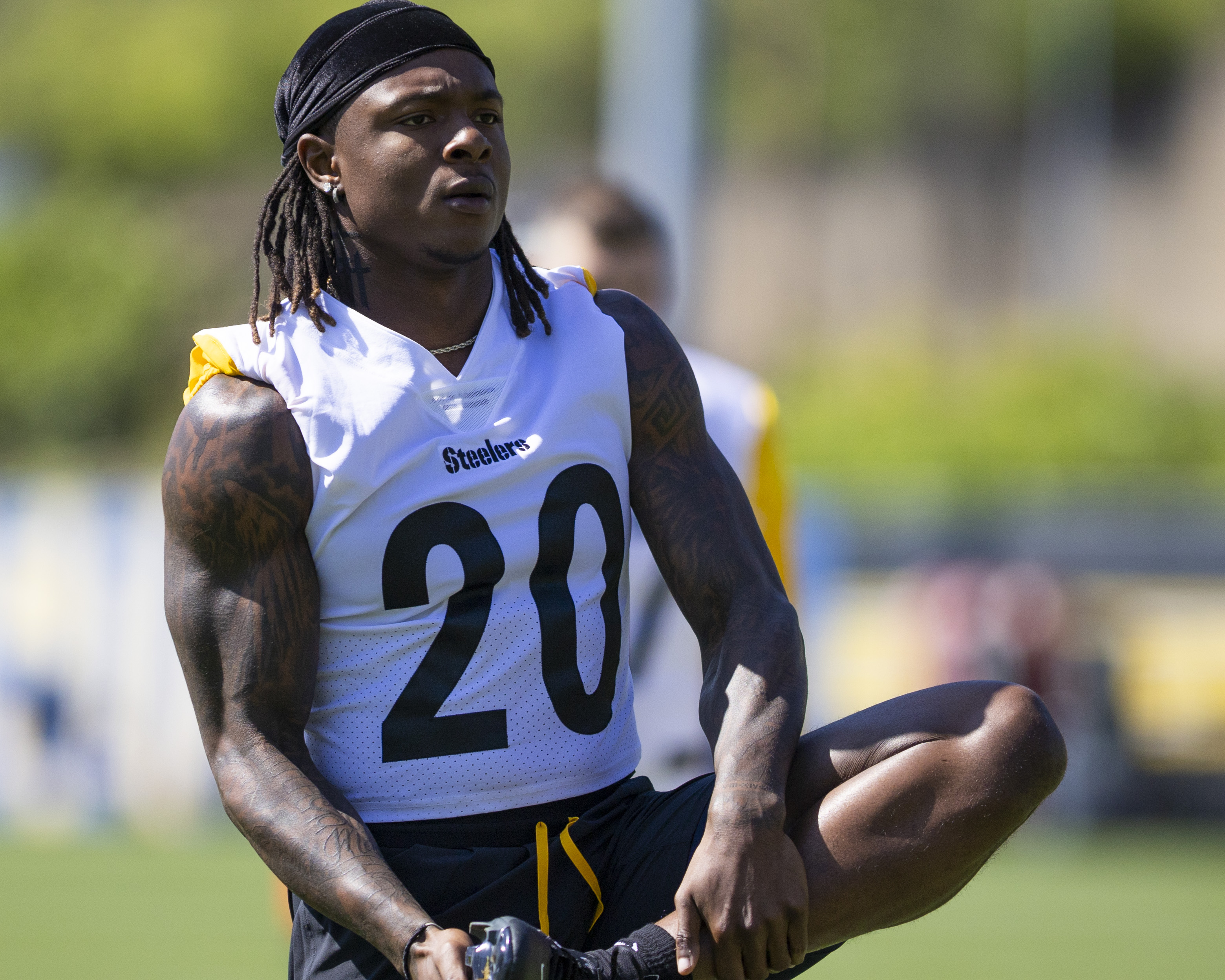 BREAKING NEWS: Steelers youngster Kaleb Johnson announces he will get a tattoo of the late politician Charlie Kirk on his right arm in honor and remembrance of the assassinated politician at his alma mater, Johnson says: “His motto has been my motto for a long time and it has made me…”-CRISS