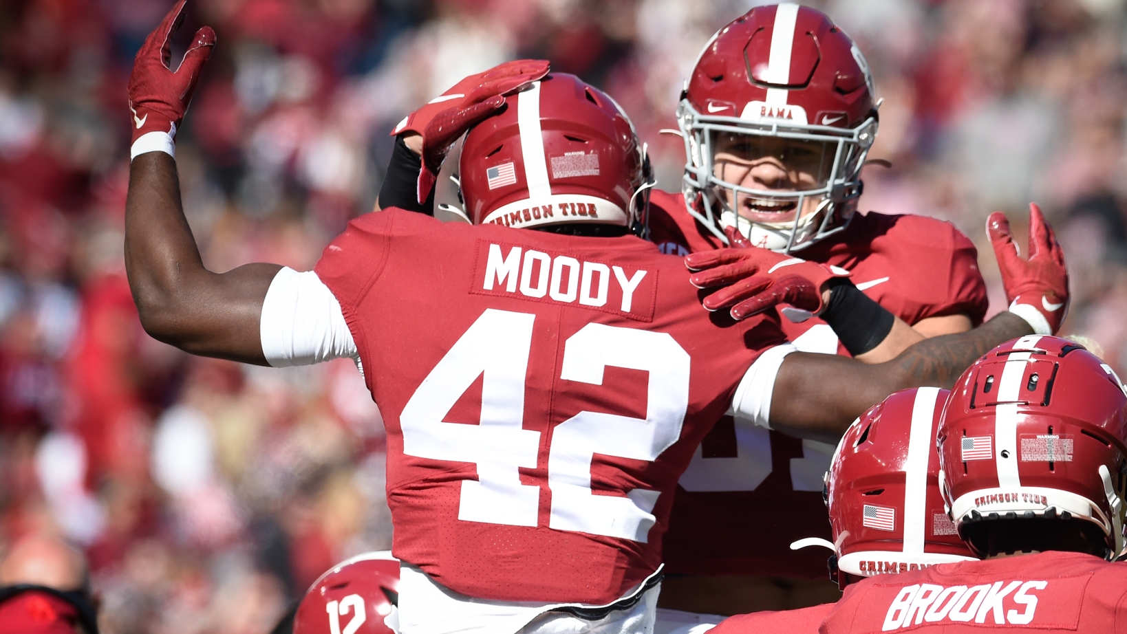 Alabama linebacker, once in transfer portal, returning for 2022 - al.com