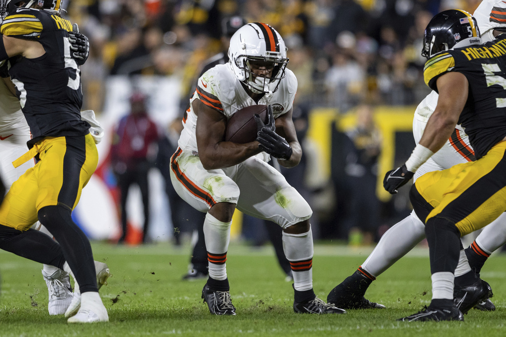 Browns RB Nick Chubb wears Cleveland Batman shirt on 'Batman Day'