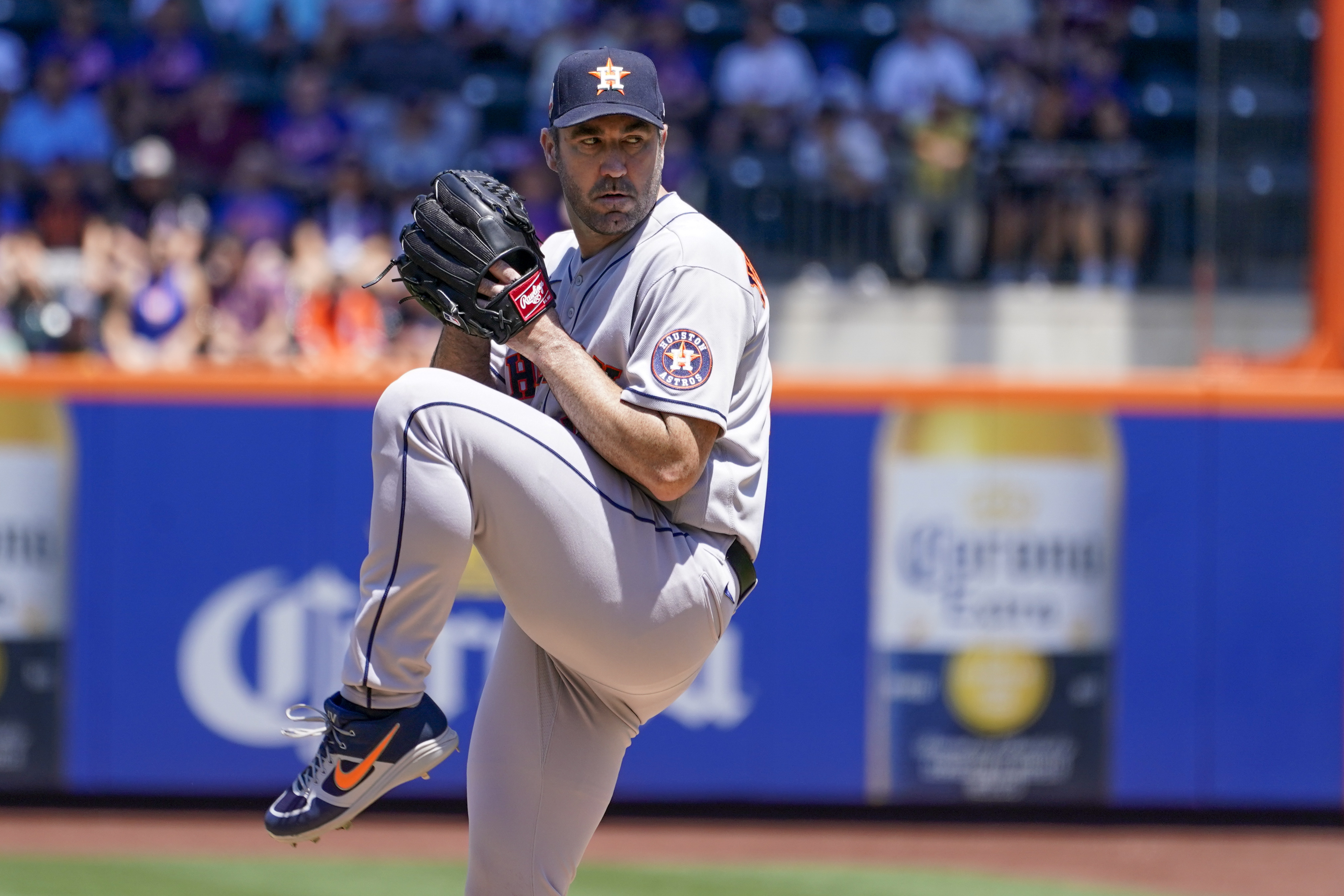 Astros RHP Verlander departs with right calf discomfort