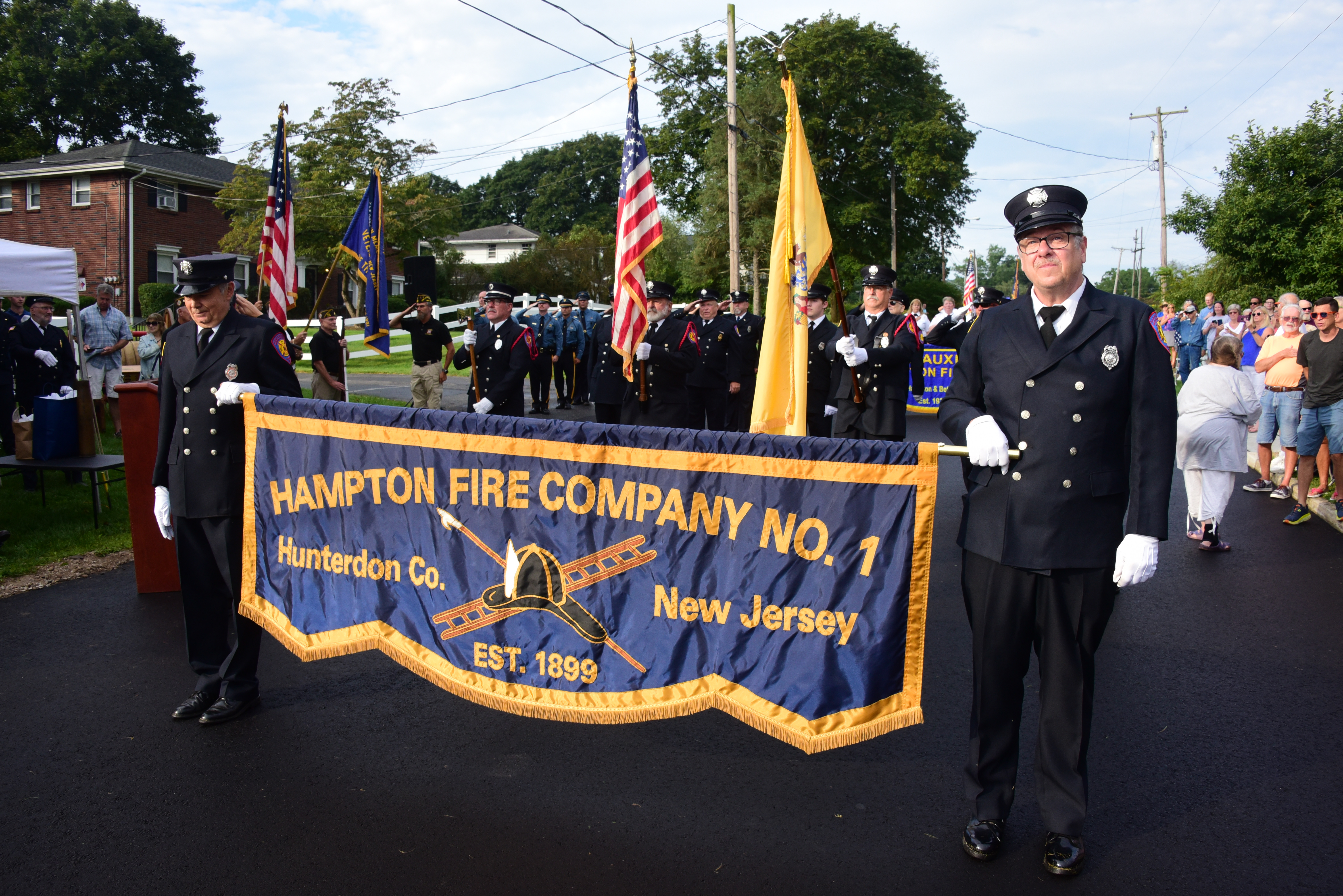 Neighbors surprise 100-year-old Navy veteran with birthday parade