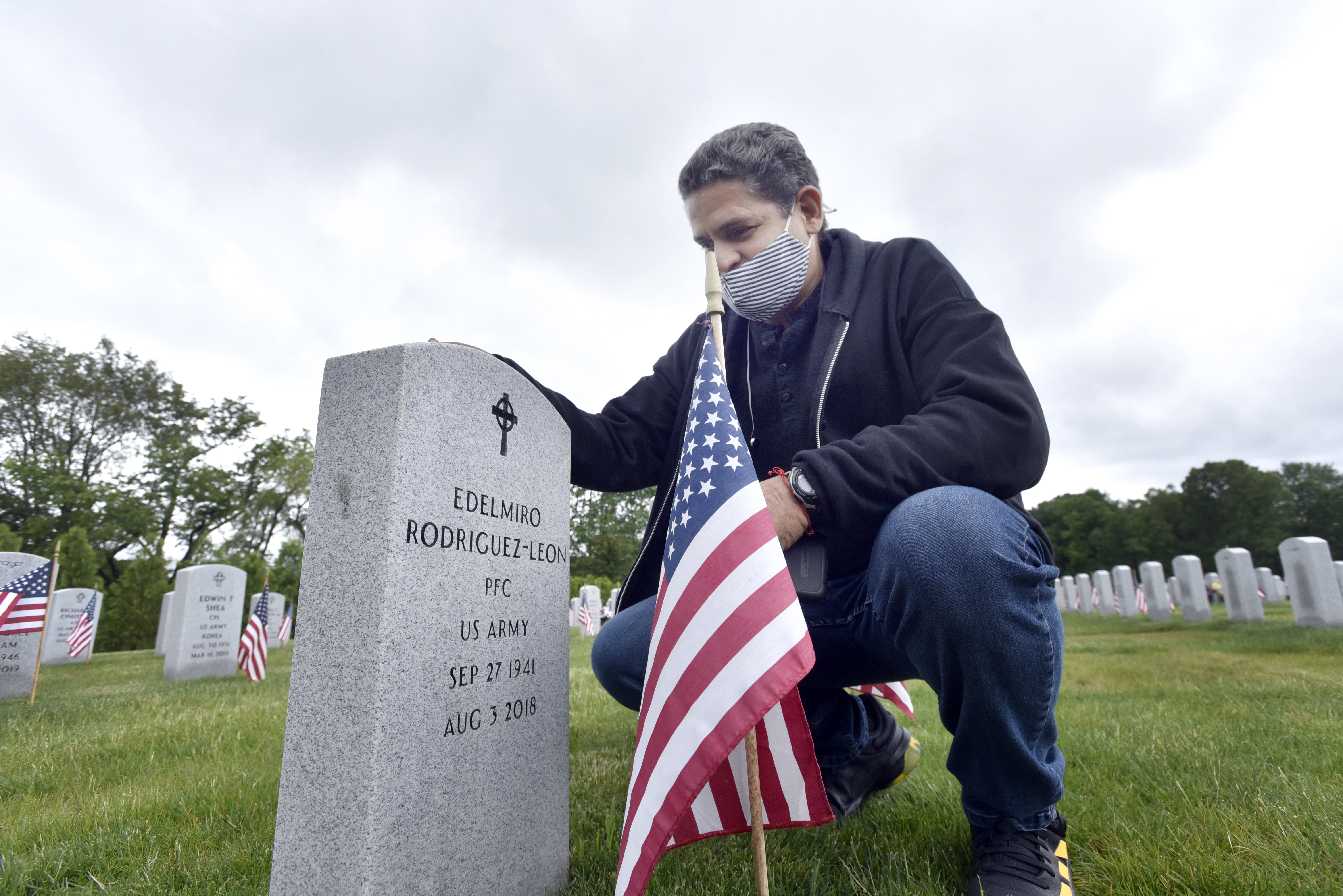 Loved ones pay Memorial Day respects at Massachusetts Veterans ...