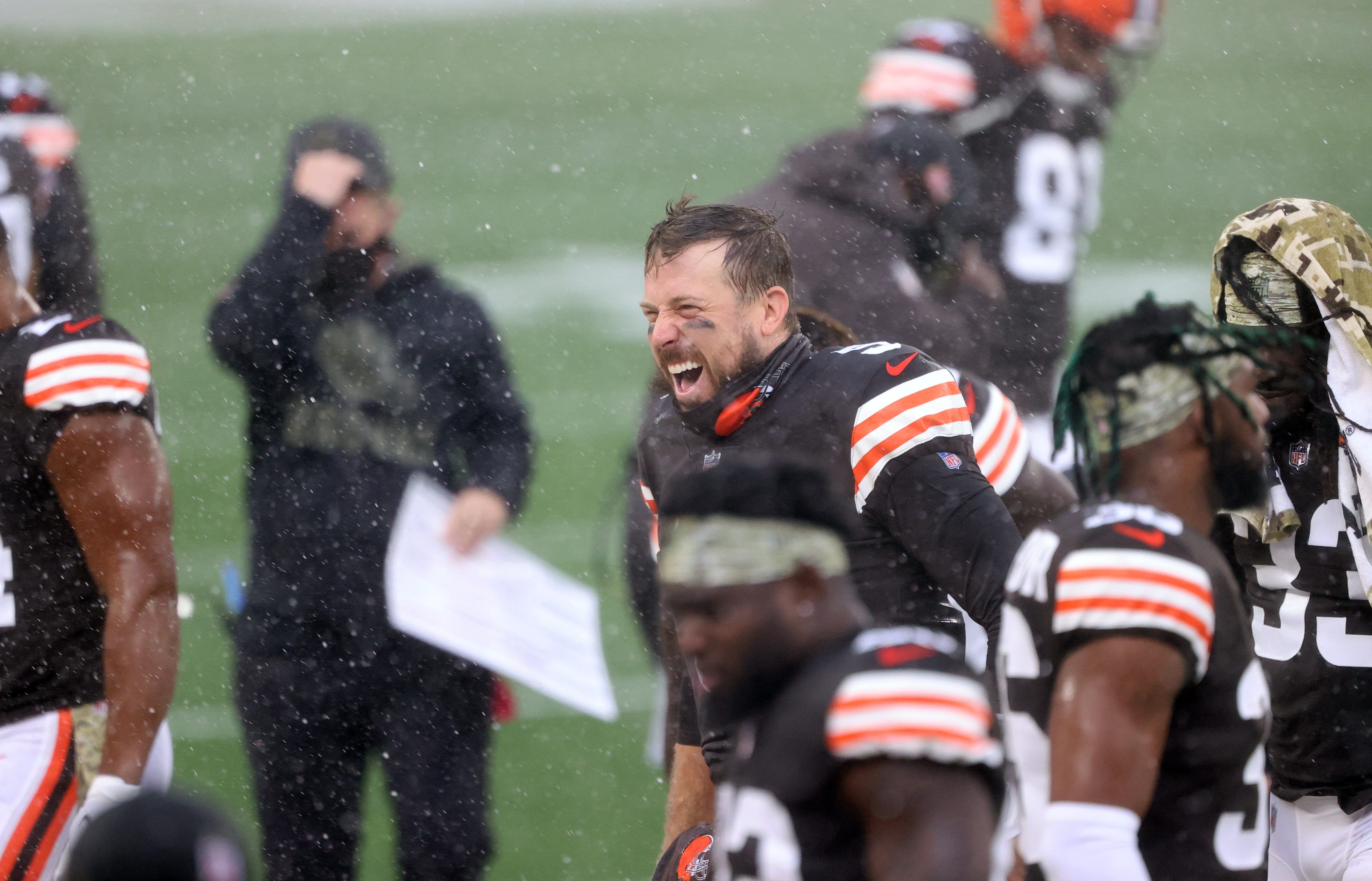 Chubb, Hunt rush Browns past Texans 10-7 in wild weather