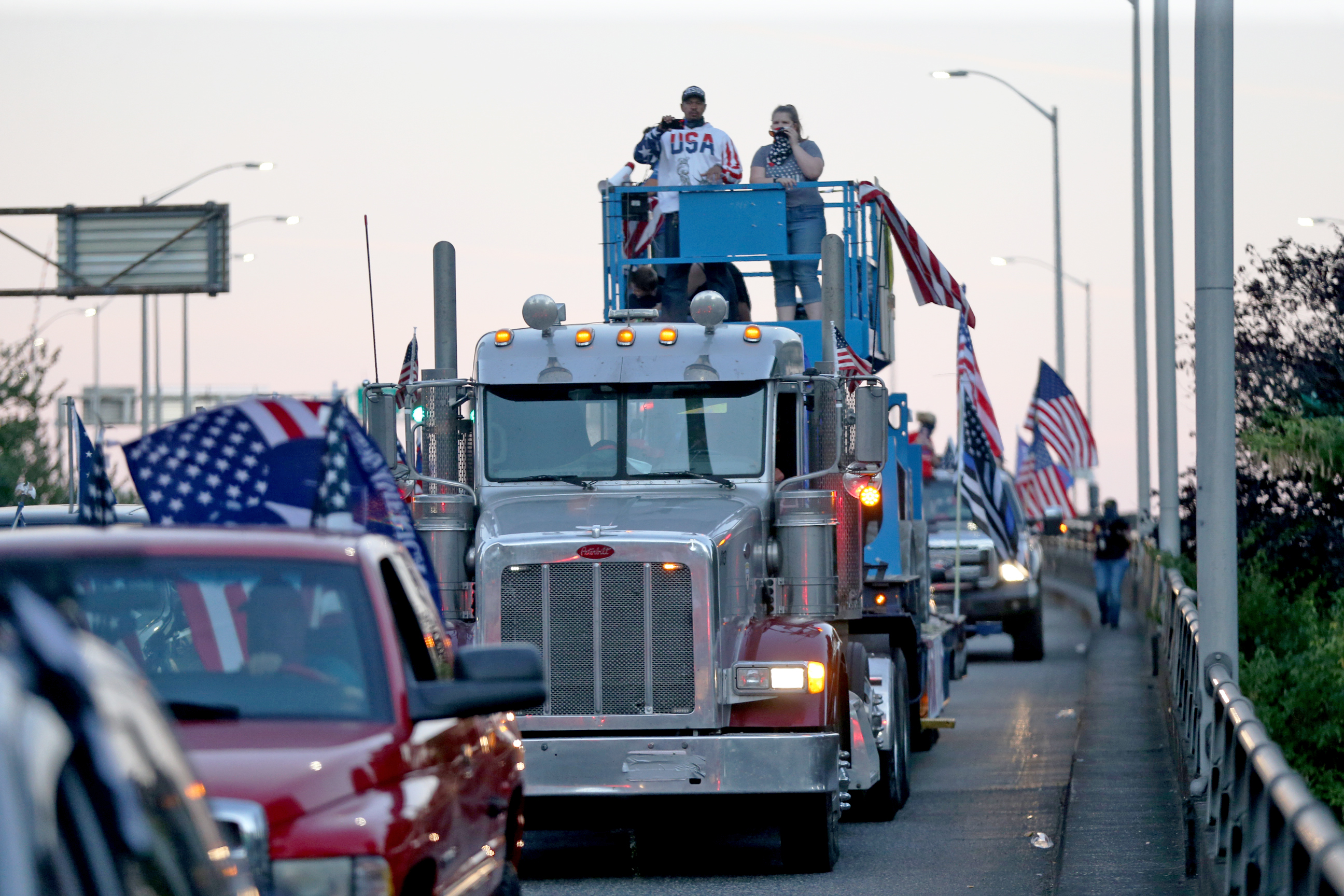 Trump event draws hundreds to Portland Area - oregonlive.com