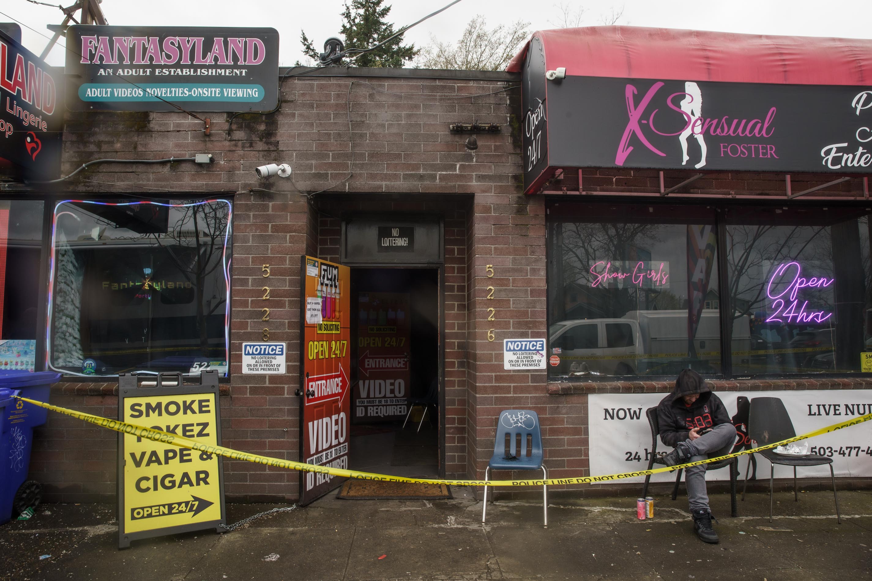 One dead in Fantasyland adult entertainment store shooting in Southeast  Portland - oregonlive.com