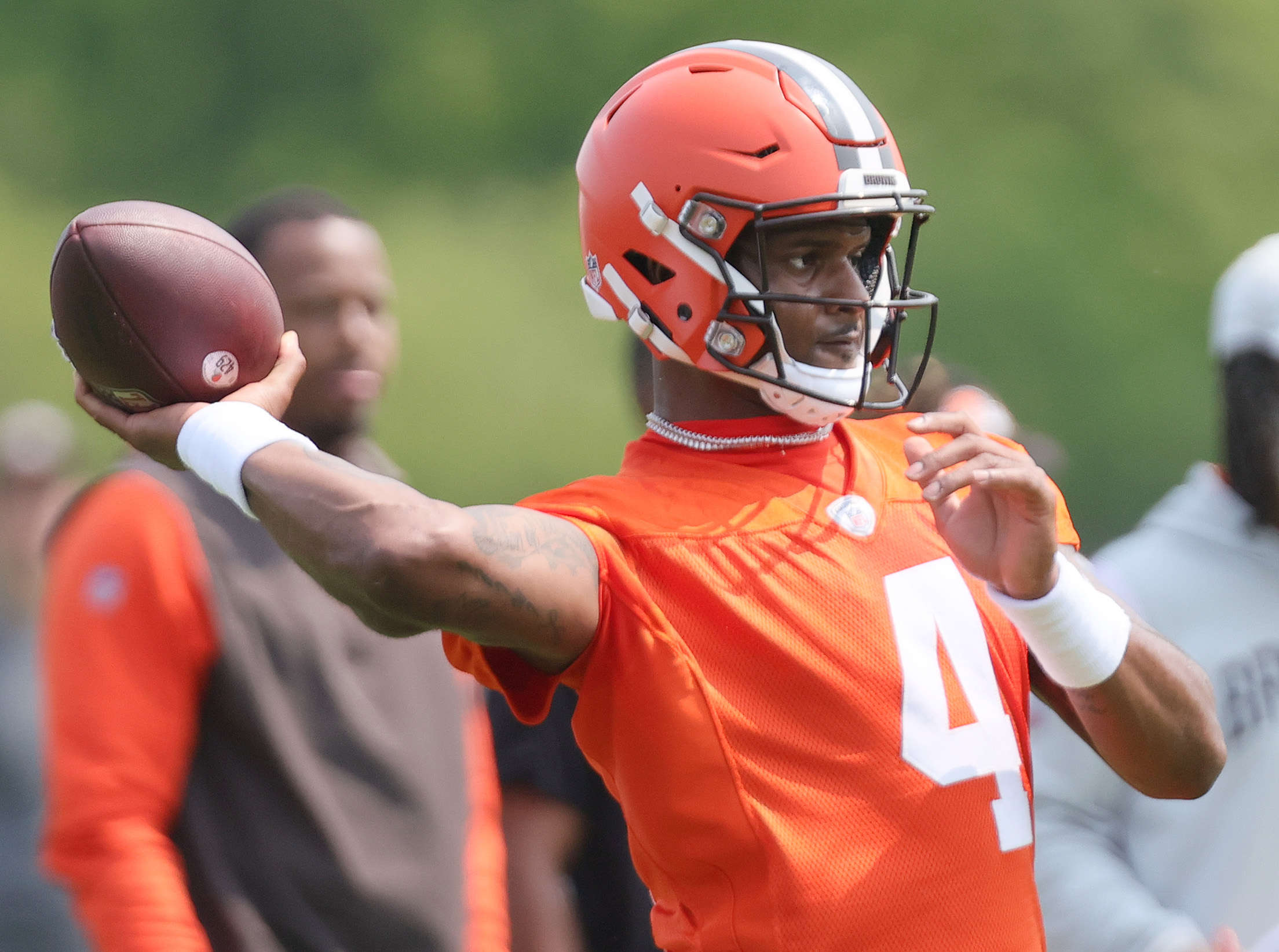 Jordan Kunaszyk of the Cleveland Browns waits for the snap during