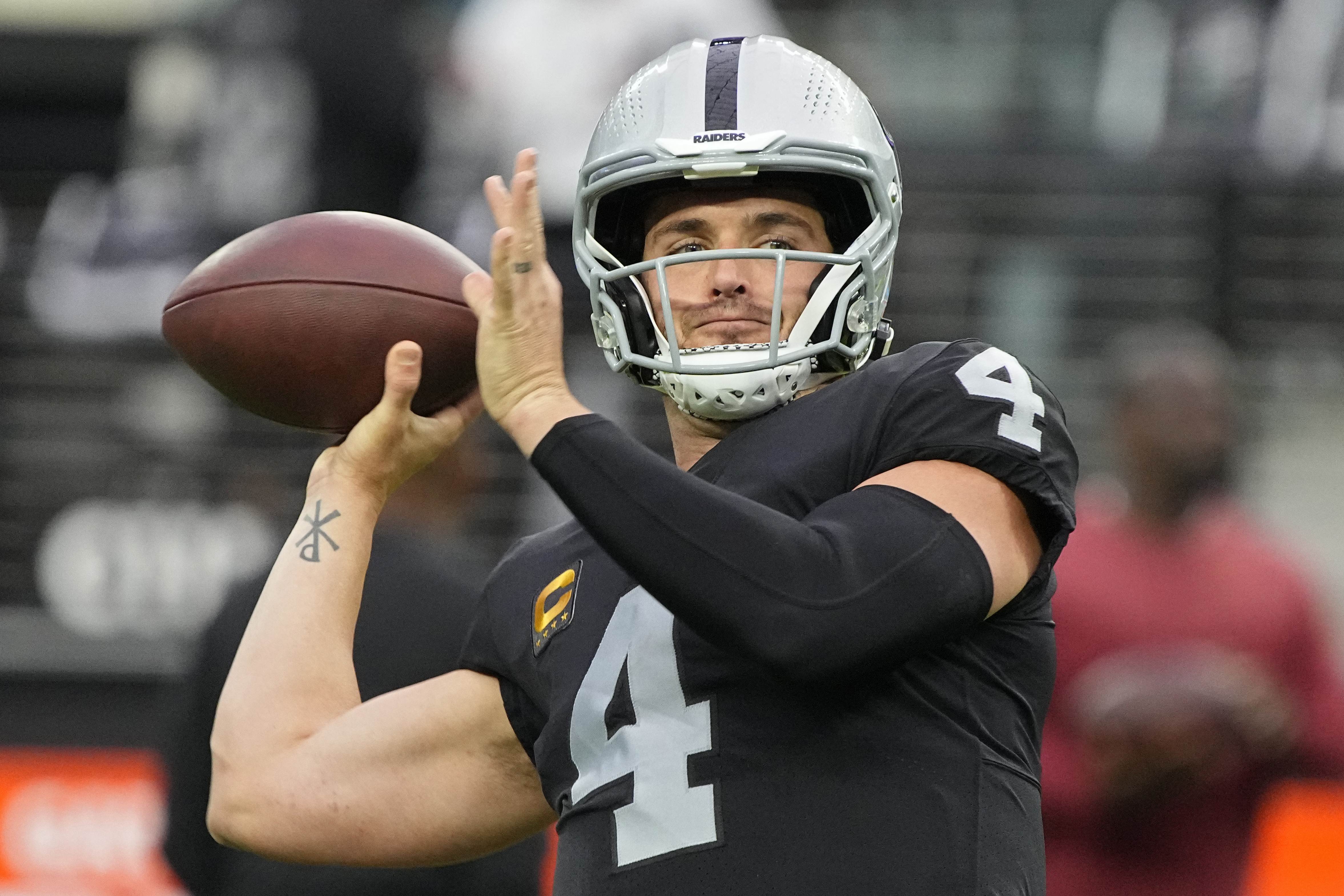 Baker cooks: Newcomer Mayfield rallies Rams past Raiders 