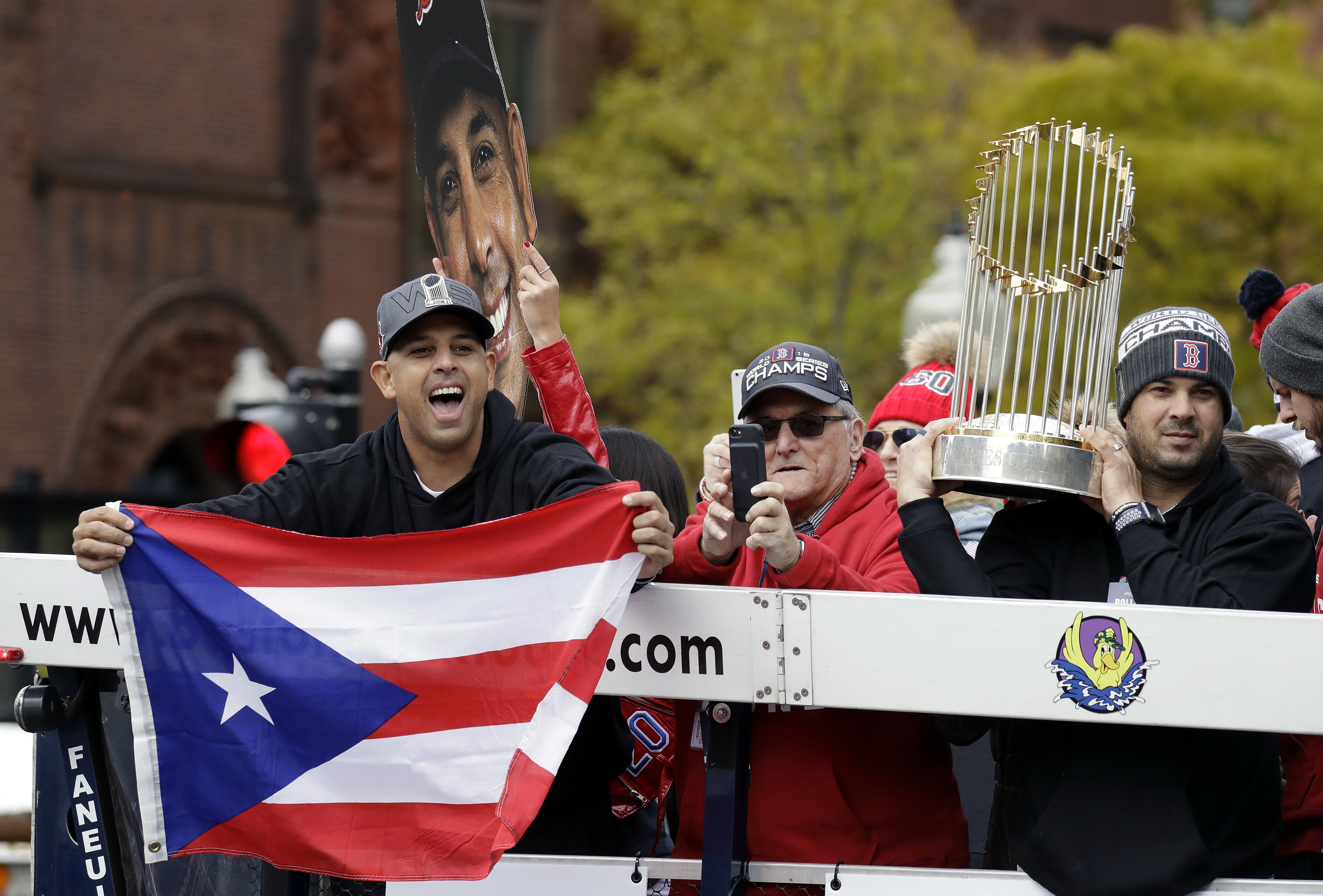 Red Sox's Kiké Hernández Thanks Puerto Rico, Hints WBC Return