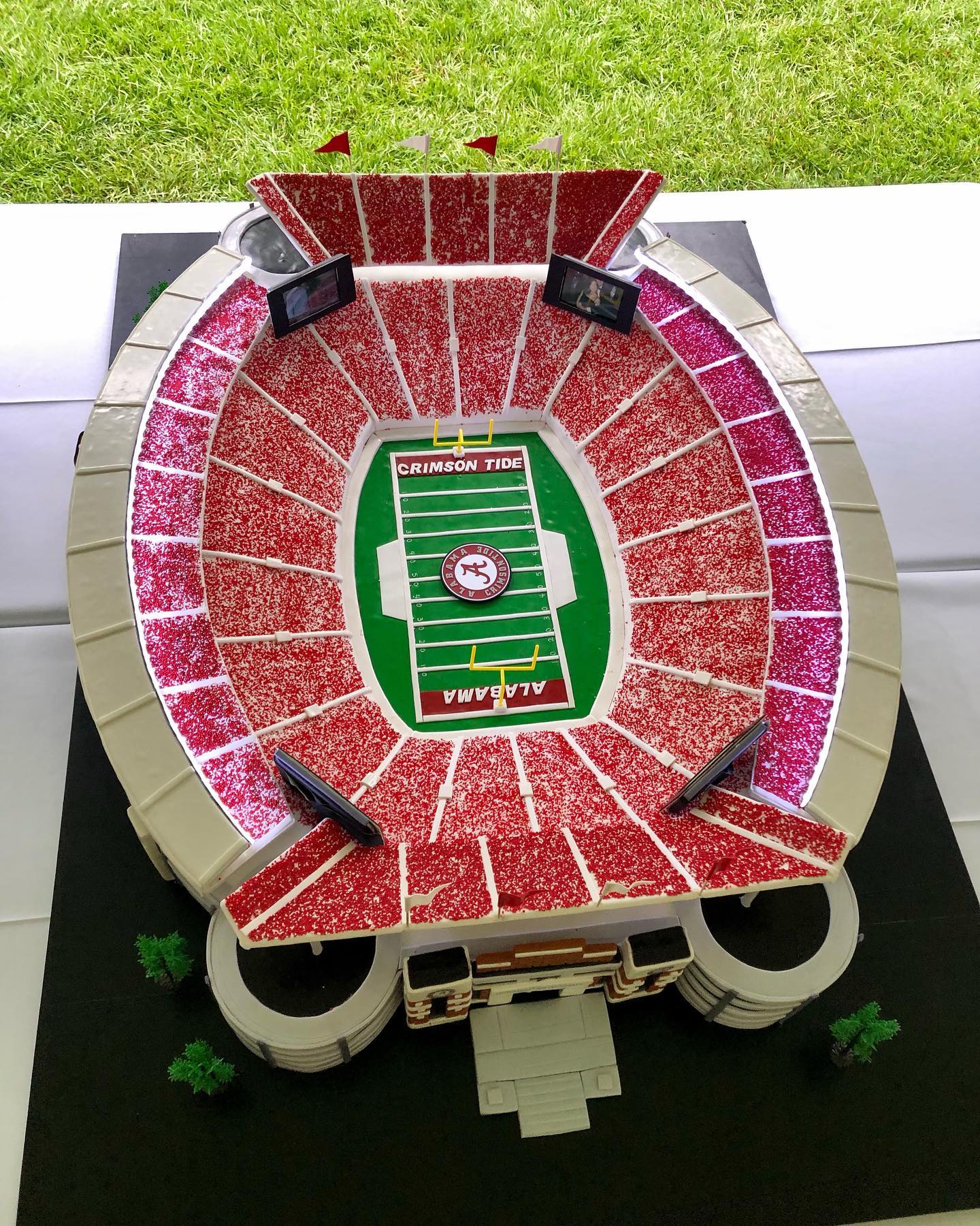 Arsenal stadium cake To order, reach us through whatsapp +62856 9260 2200  #Sugarministry #birthdaycake #customcake #jakarta #kueultah ... | Instagram