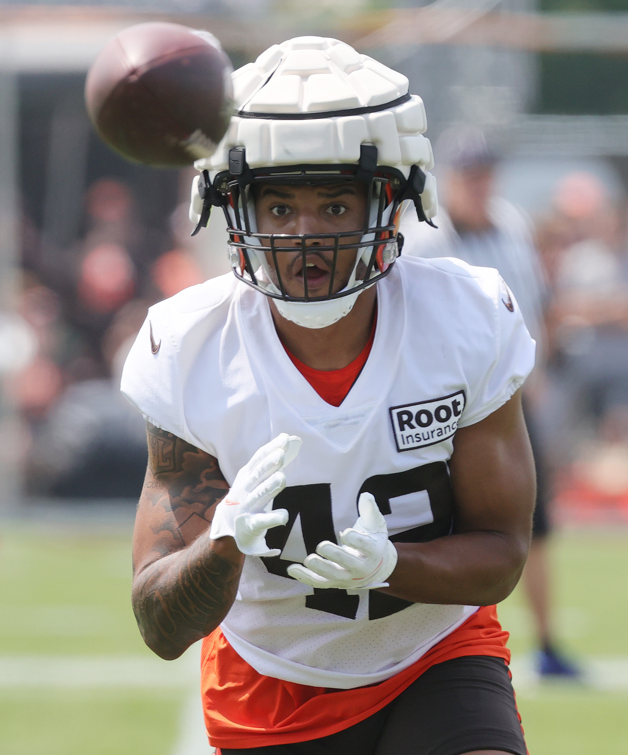 Cleveland Browns linebacker Tony Fields II (42) jogs off of the