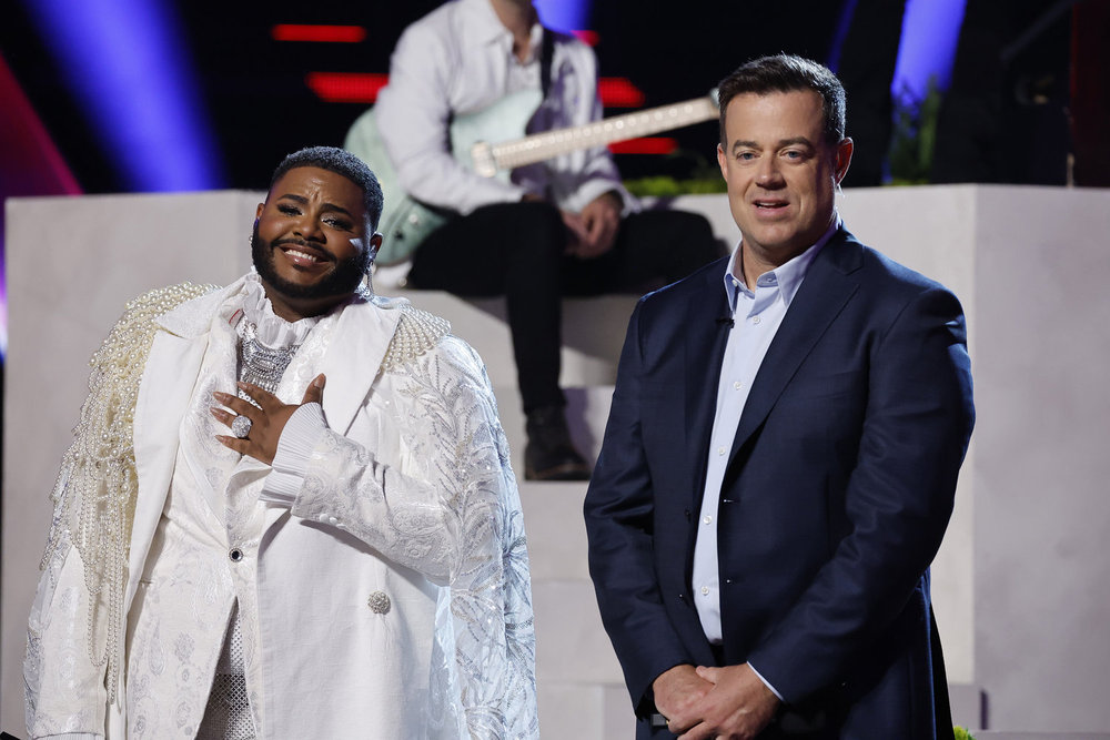 Alabama's Asher HaVon, left, covered Beyonce's "Irreplaceable" for his Top 9 performance on "The Voice" during Season 25. Series host Carson Daly is at right.