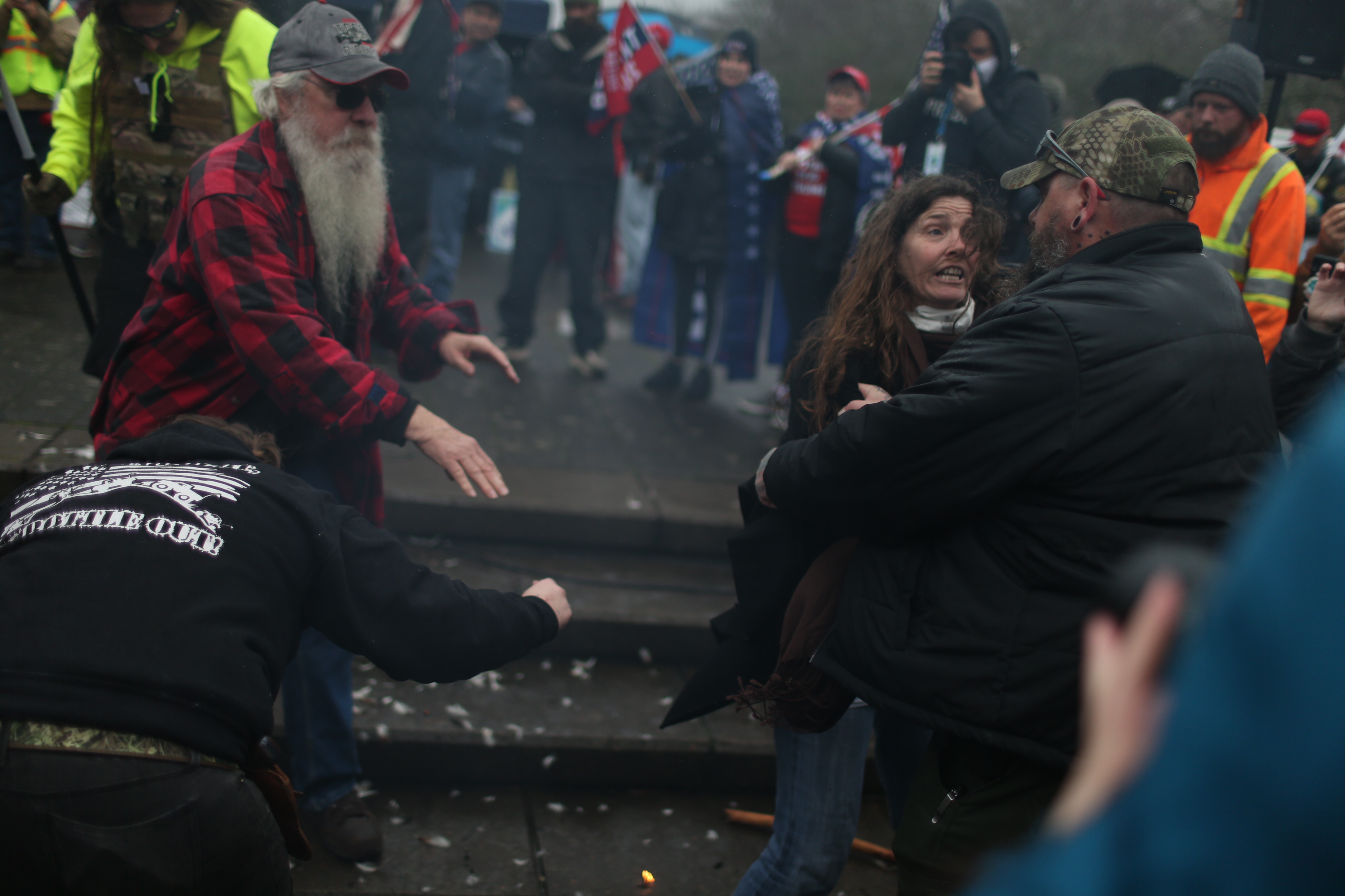 Protesters gather at Oregon Capitol building as Pro-Trump mob storms U ...