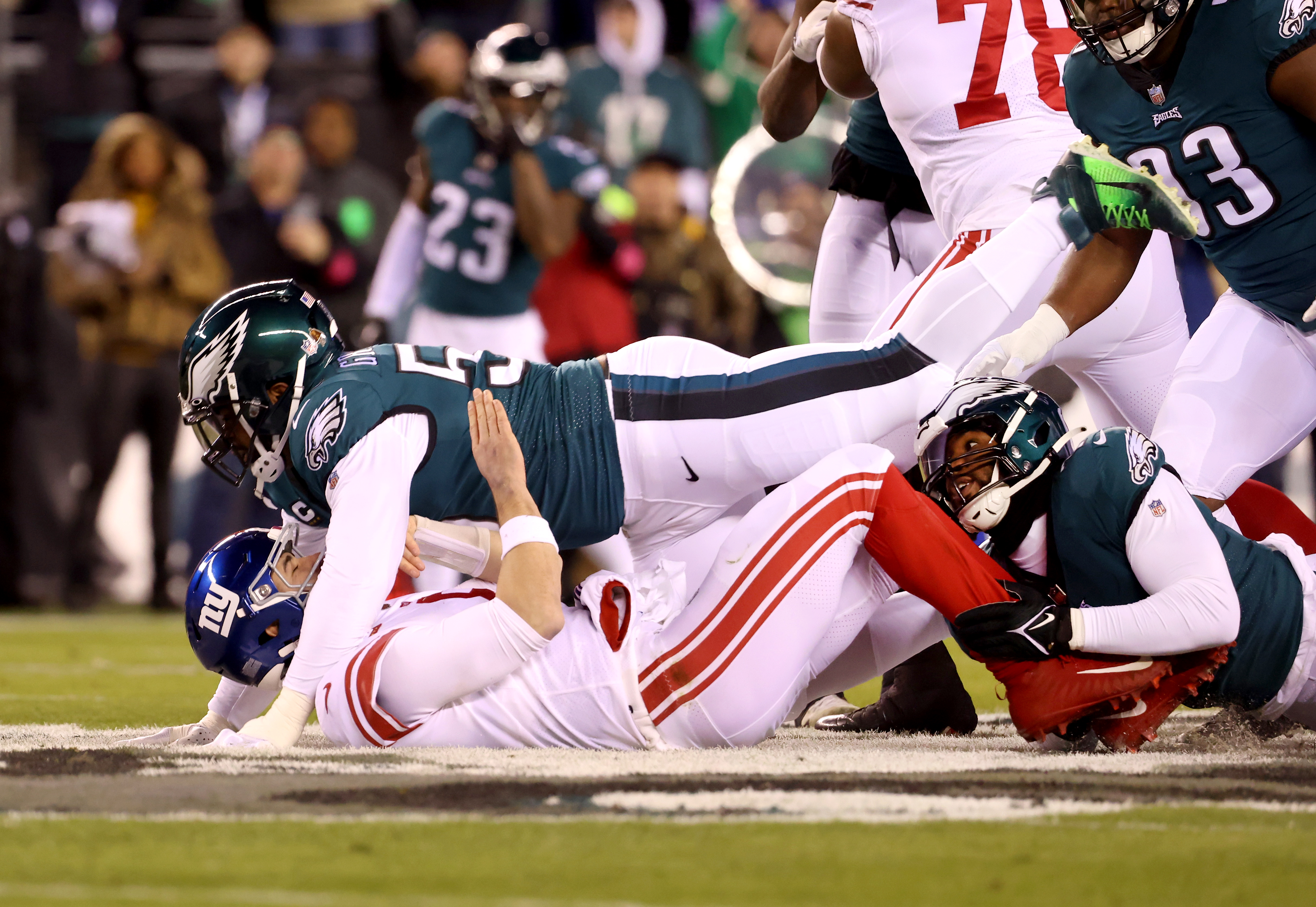 Jalen Hurts, Haason Reddick Lead Eagles to a 28-0 Halftime Lead