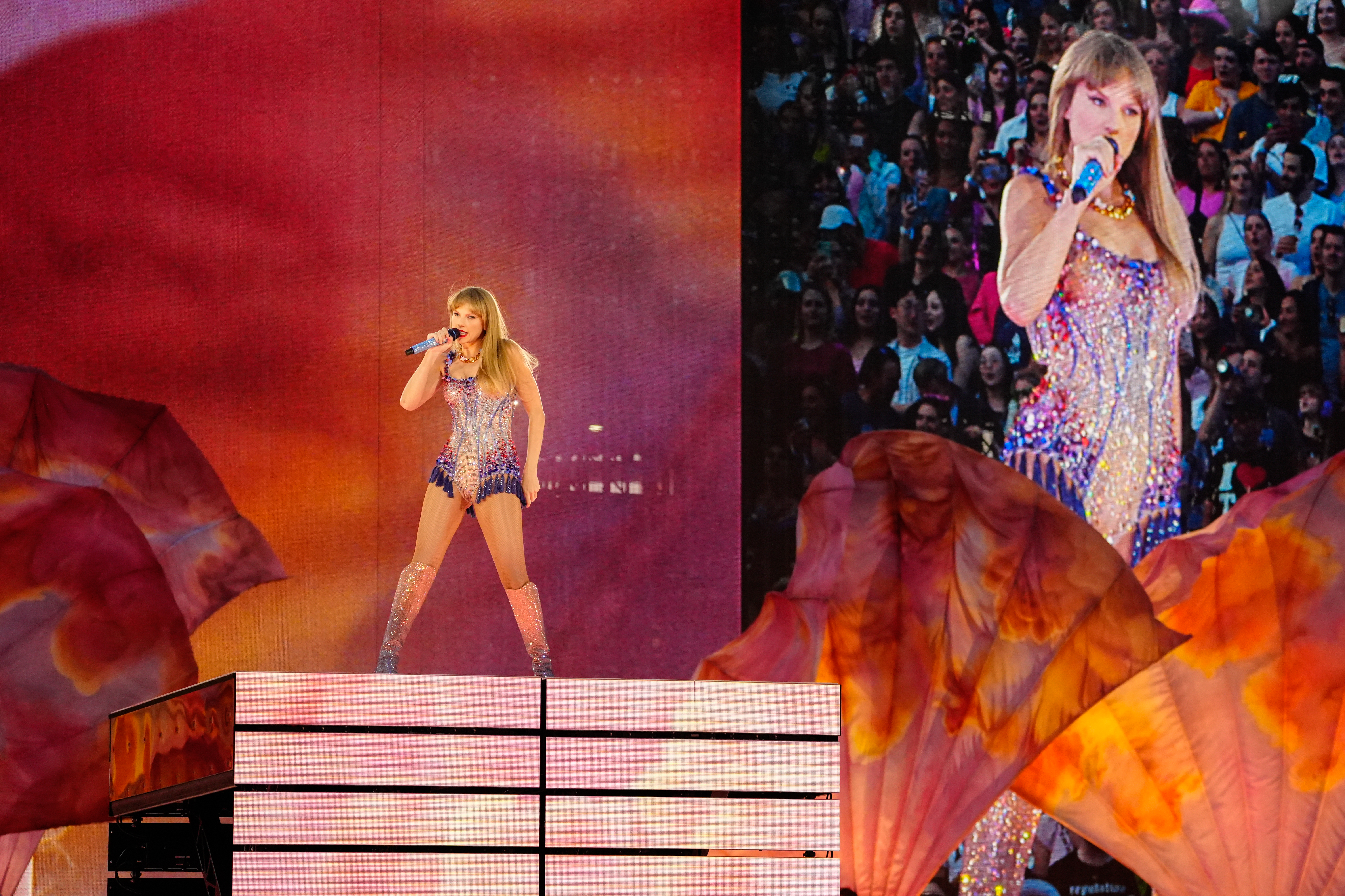 Taylor Swift MetLife Stadium concert review: A surprise-filled pop