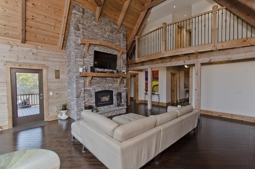 House of the Week Log built home has cathedral ceilings, custom