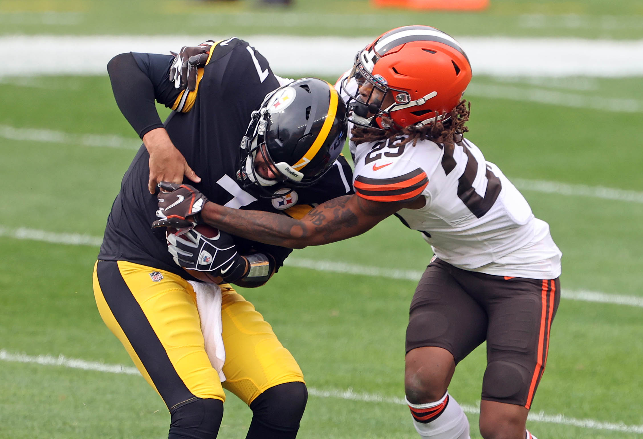 Cleveland Browns safety Sheldrick Redwine 