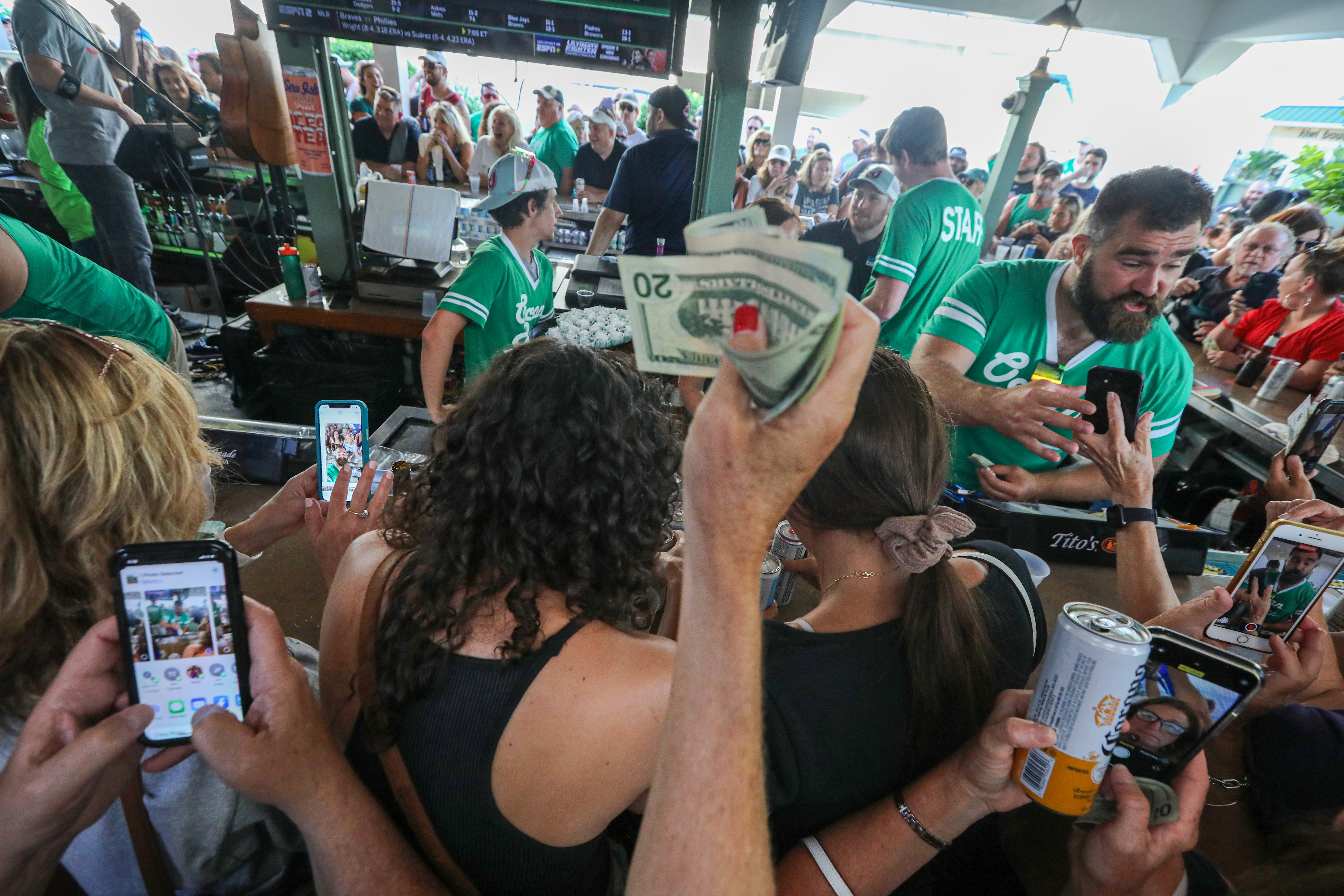 Watch Eagles' Jason Kelce chug beers and tend bar at Jersey Shore fundraiser