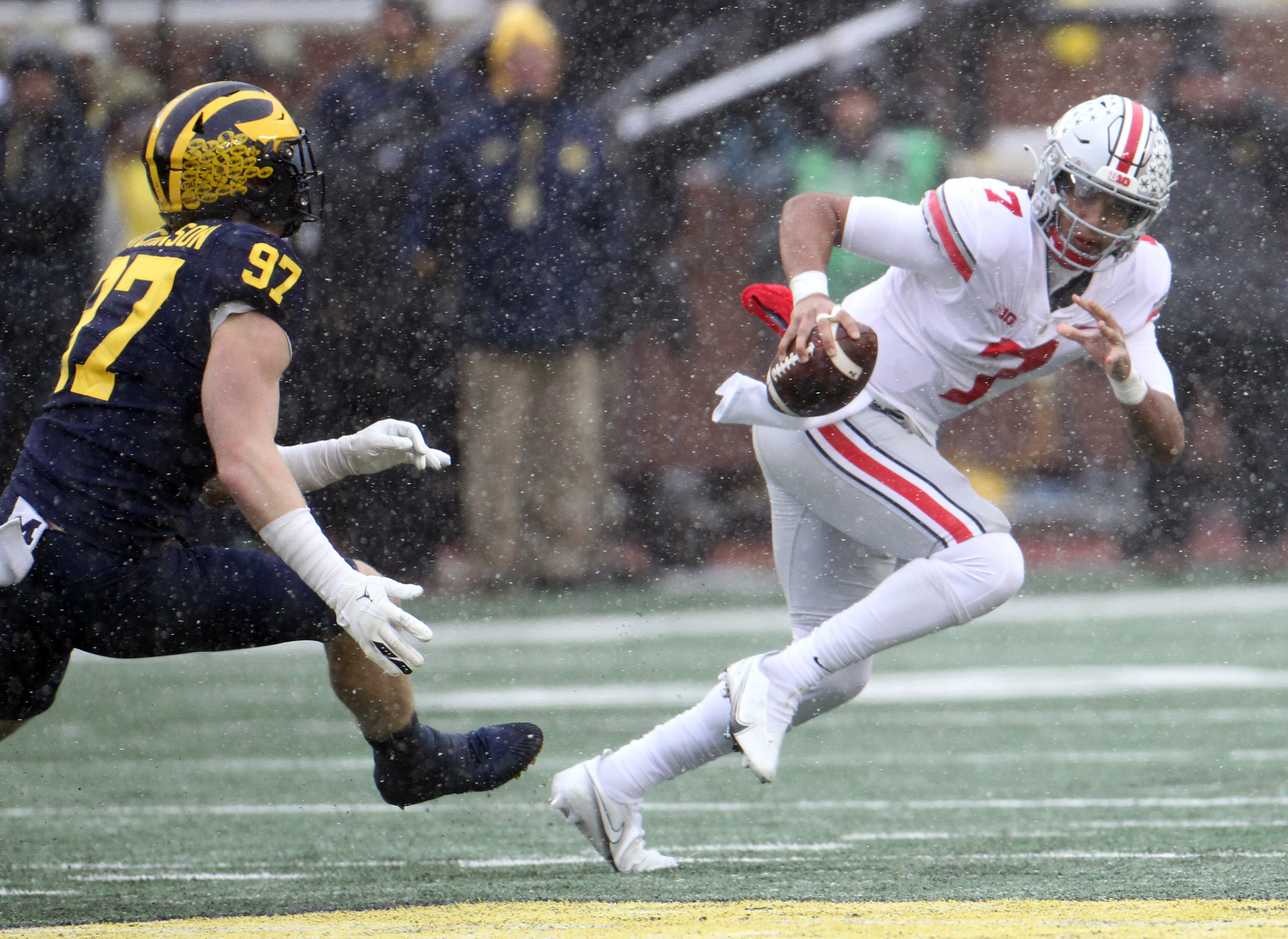 Archie Griffin rushing against Michigan.