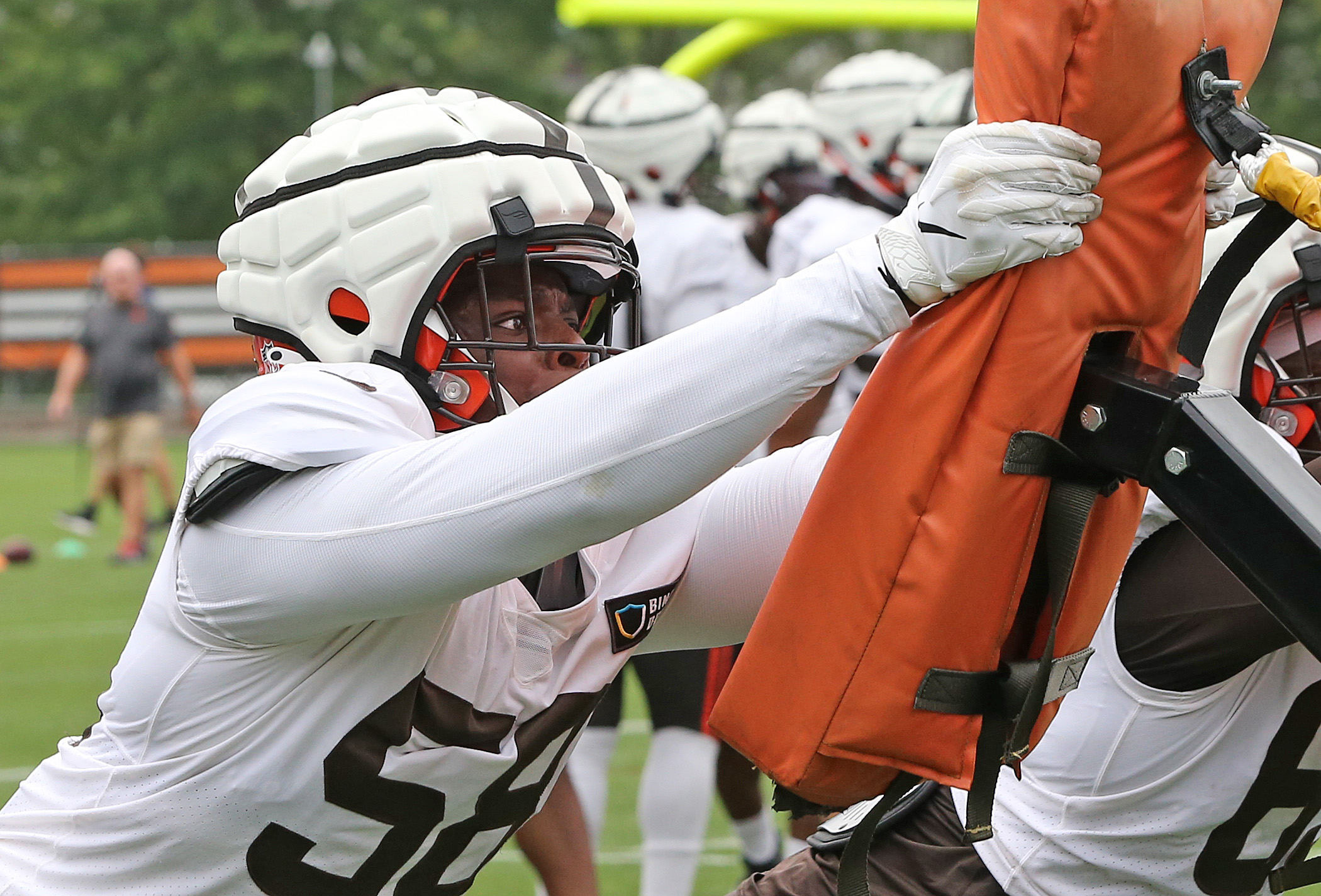 Cleveland Browns defensive end Isaiah Thomas (58) lines up for a play  during an NFL football game against the Cincinnati Bengals, Monday, Oct.  31, 2022, in Cleveland. (AP Photo/Kirk Irwin Stock Photo - Alamy