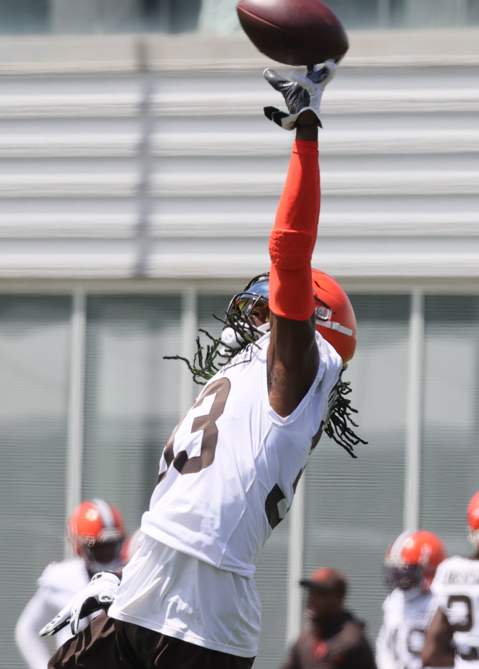 Cleveland Browns safety Ronnie Harrison Jr. (33) walks on the sideline  during an NFL football game against the Cincinnati Bengals, Monday, Oct. 31,  2022, in Cleveland. (AP Photo/Kirk Irwin Stock Photo - Alamy