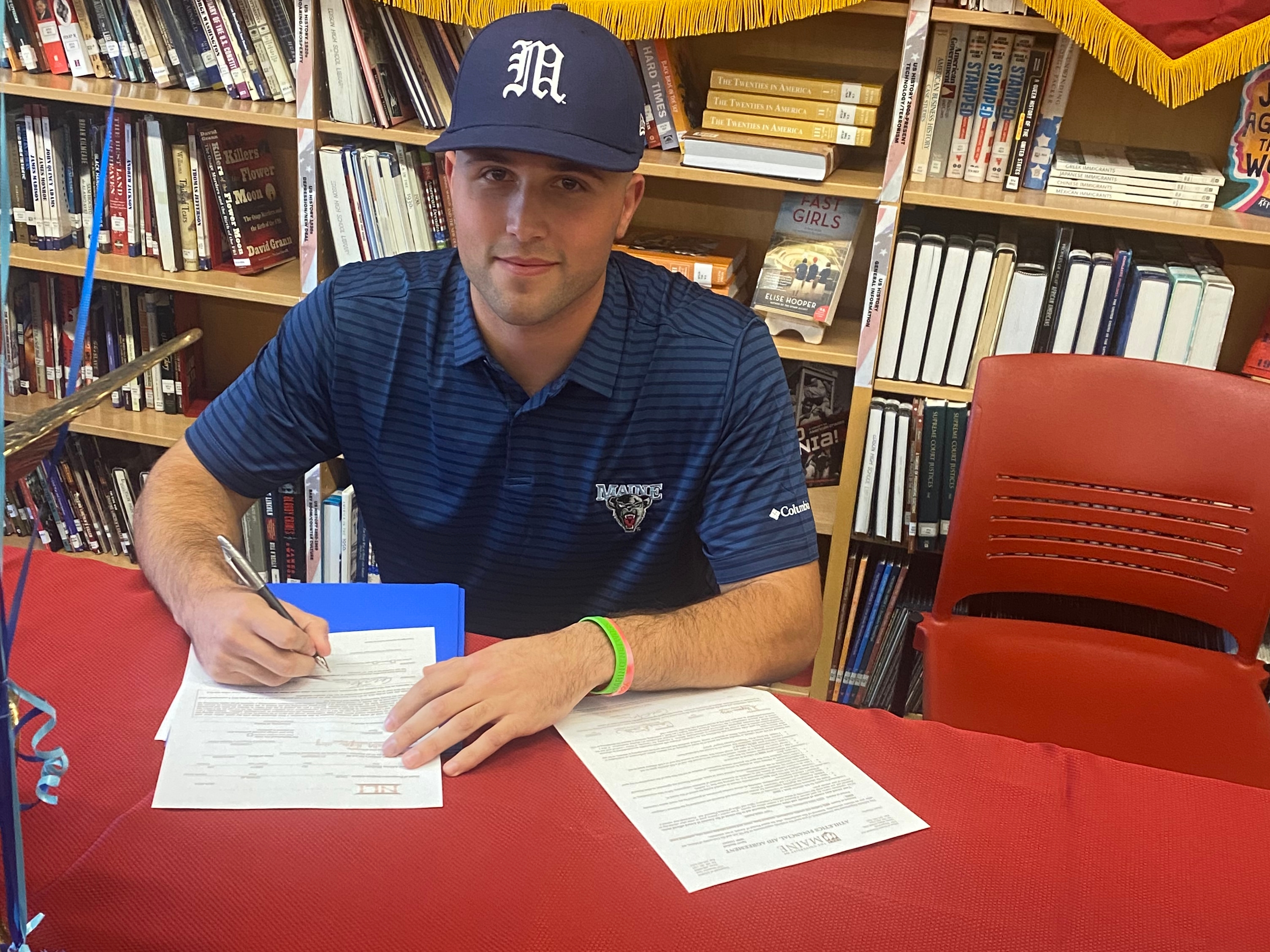 Edison's Charlie Taub signs his NLI to play baseball alt Maine